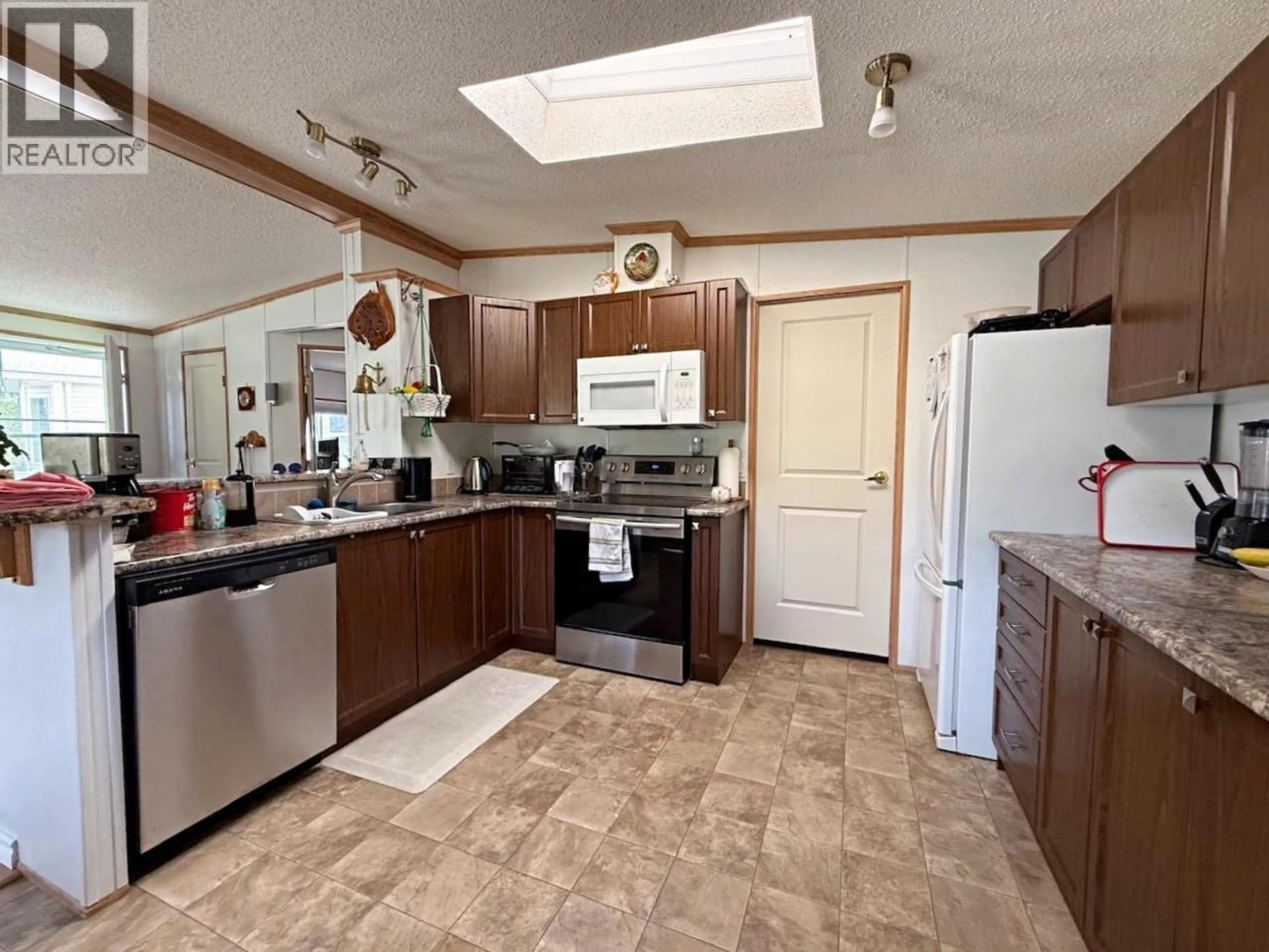Standard kitchen, unknown for 29 - 4510 POWER ROAD, Barriere British Columbia V0E1E0