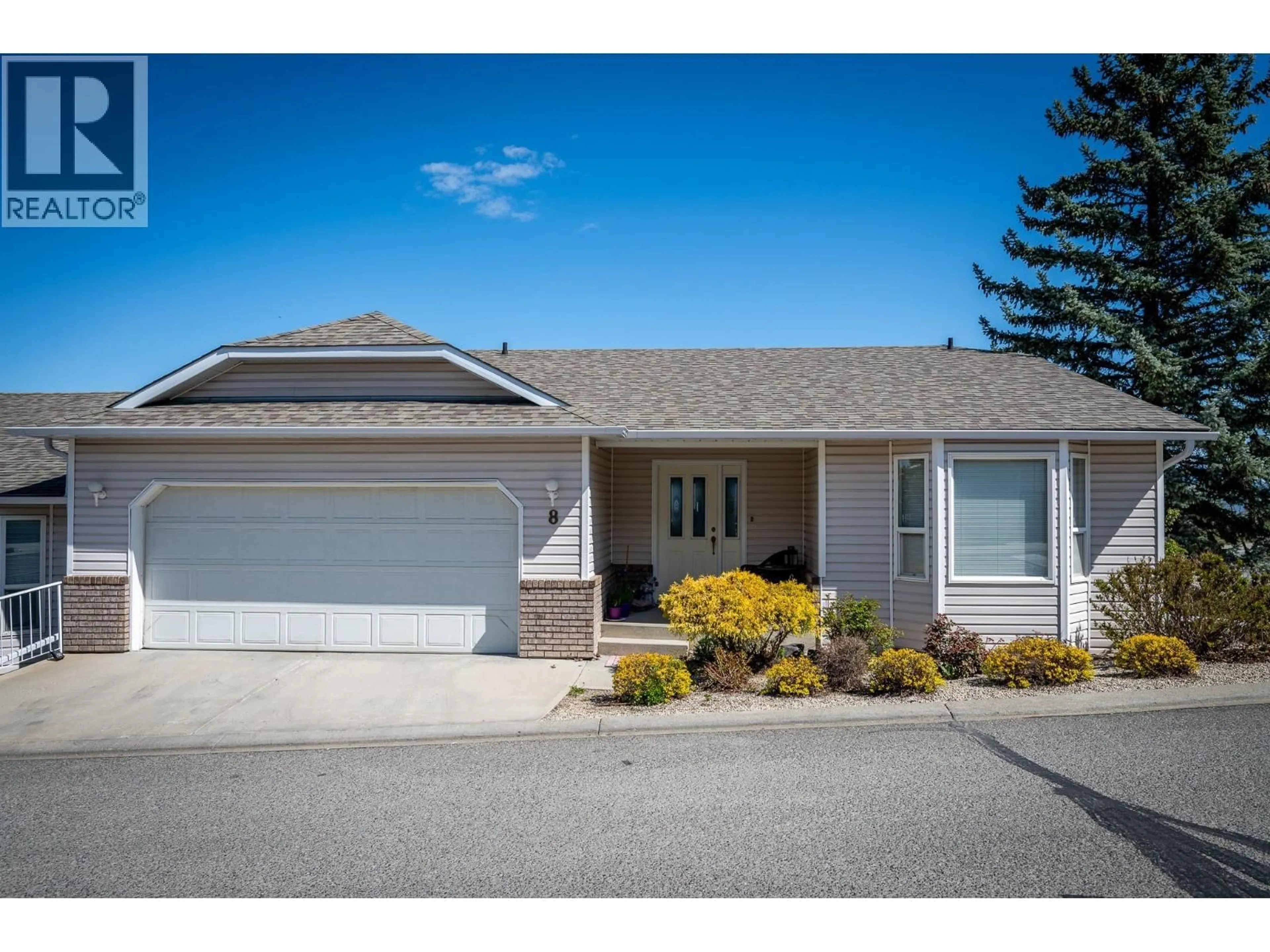Home with vinyl exterior material, street for 8 - 2022 PACIFIC WAY, Kamloops British Columbia V1S1T1