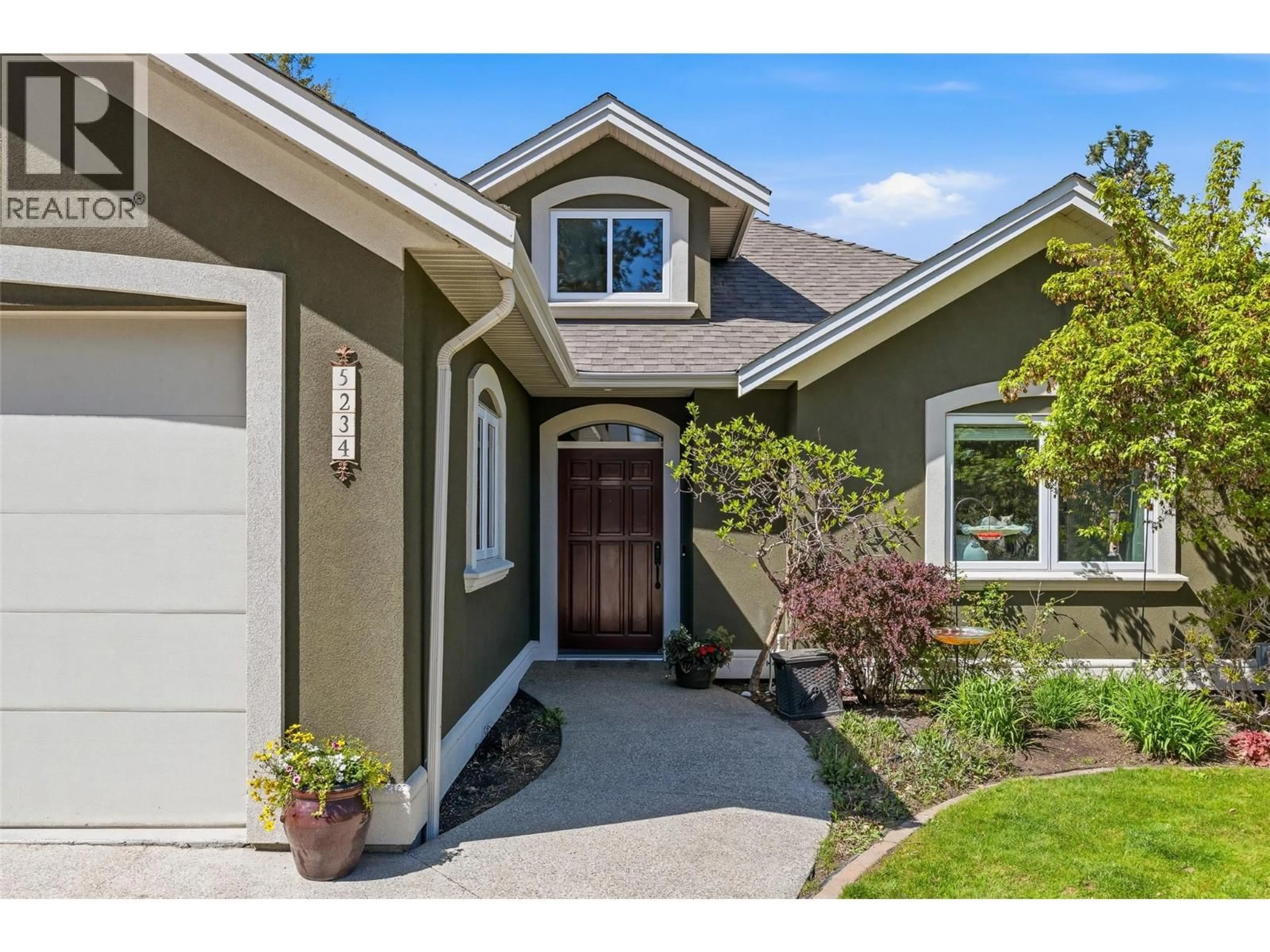 Home with vinyl exterior material, street for 5234 BENMORE COURT, Kelowna British Columbia V1W4Z3