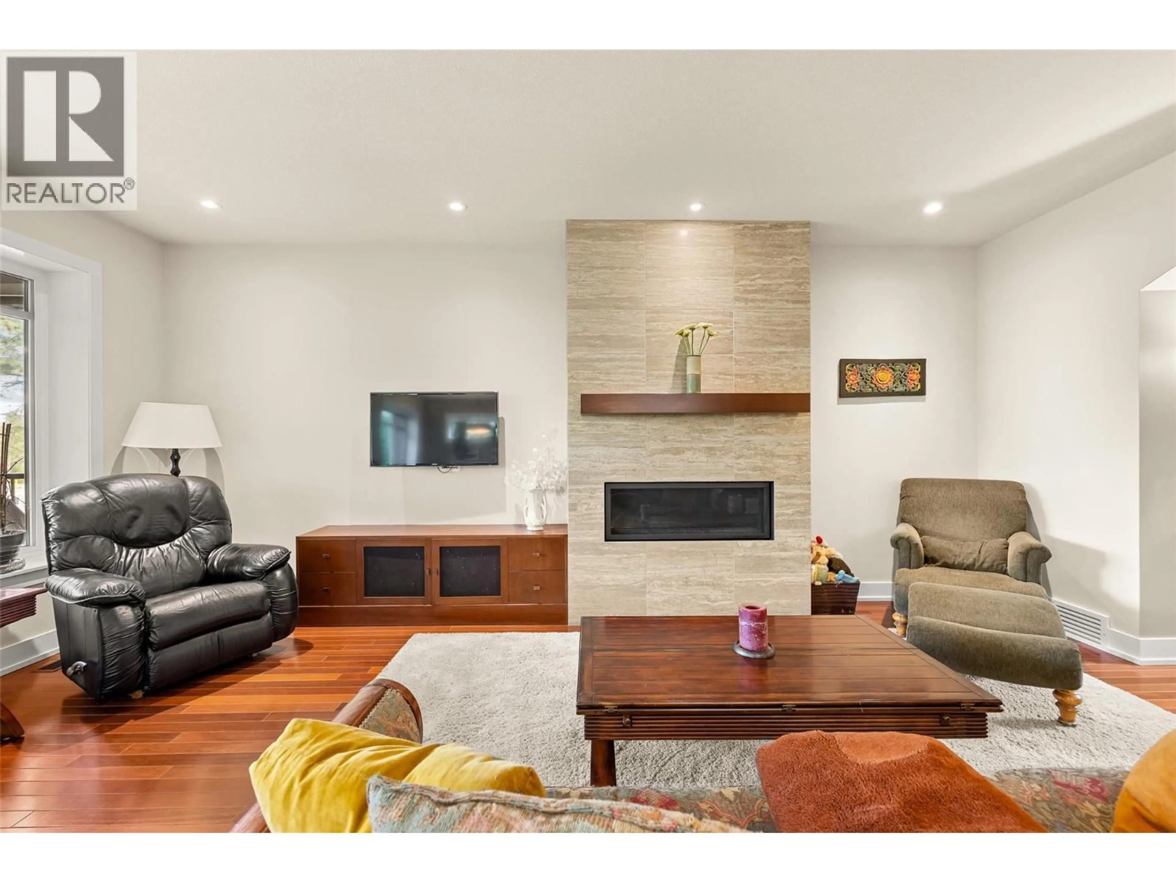 Living room with furniture, wood/laminate floor for 5234 BENMORE COURT, Kelowna British Columbia V1W4Z3