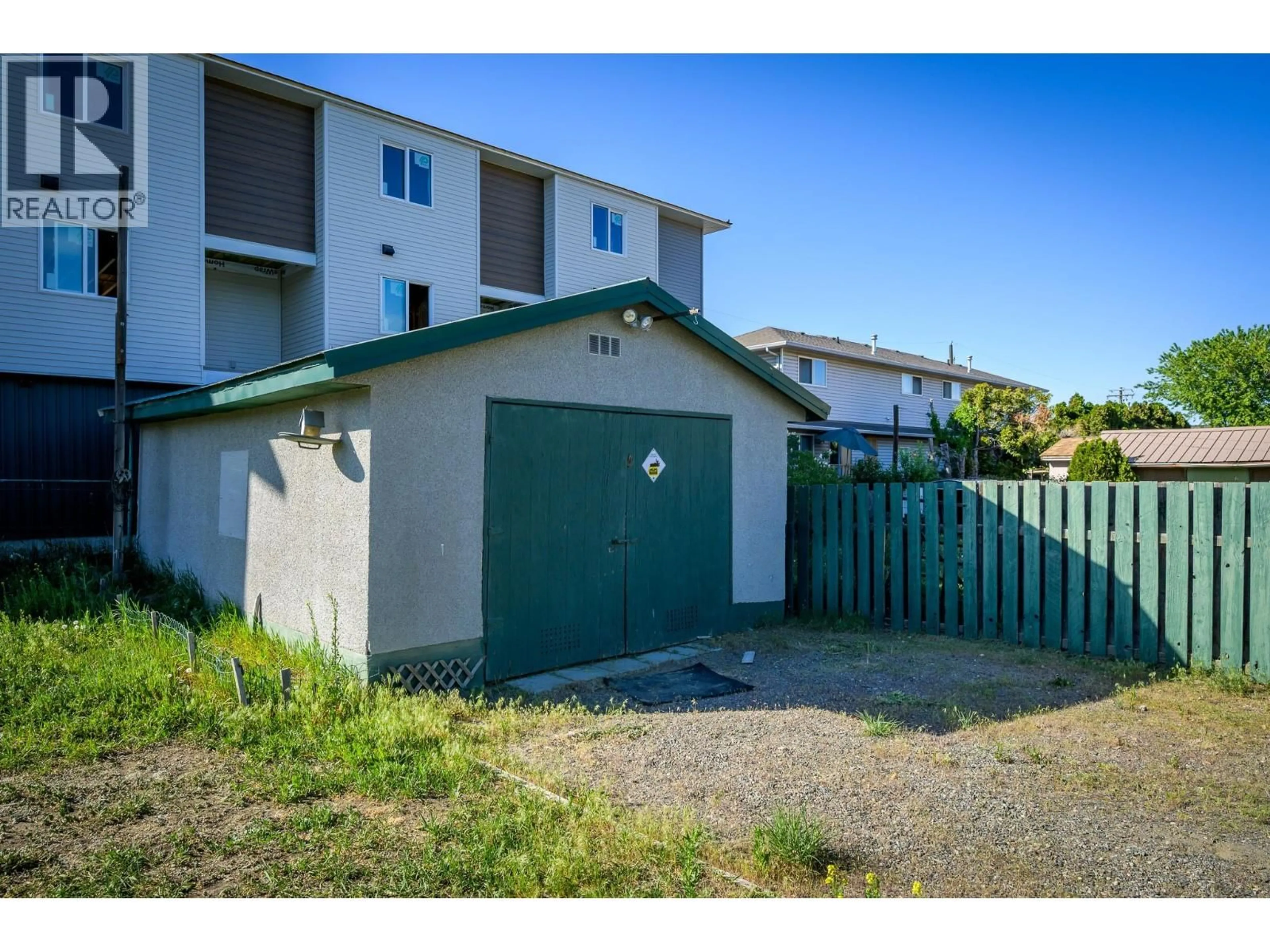A pic from outside/outdoor area/front of a property/back of a property/a pic from drone, street for 164 HOLWAY STREET, Kamloops British Columbia V2B4A4