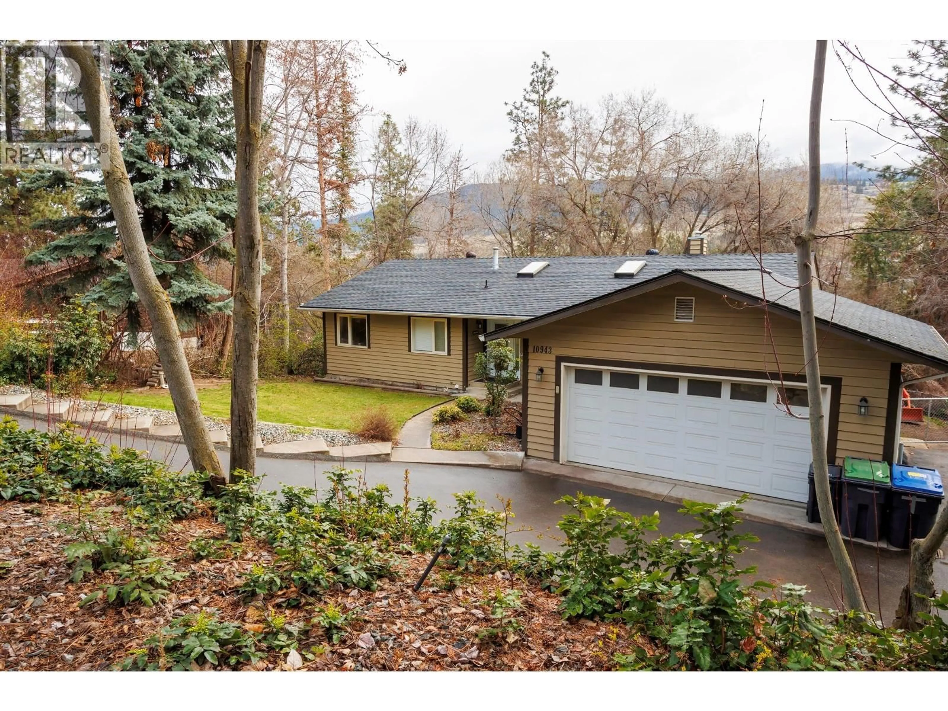 Home with vinyl exterior material, unknown for 10943 EVA ROAD, Lake Country British Columbia V4V1H4