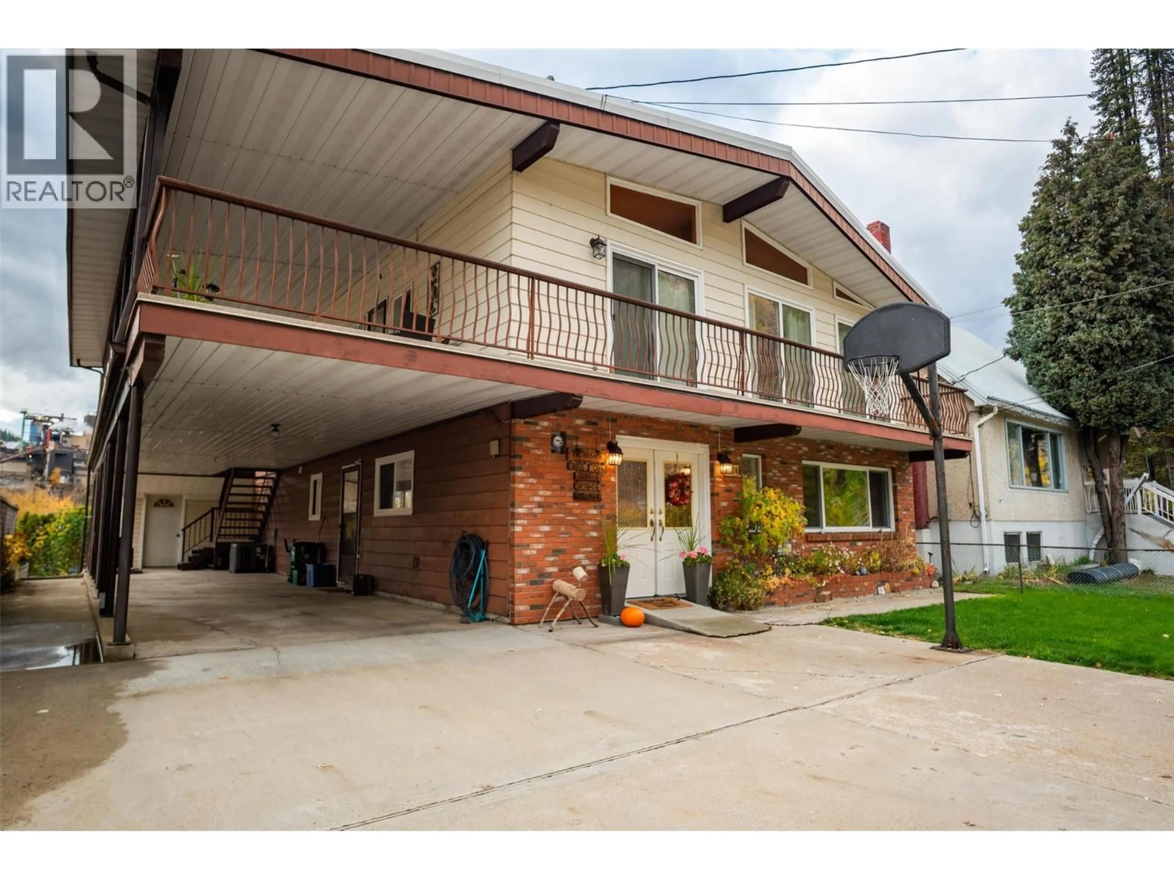 Patio, street for 1224 THIRD AVENUE, Trail British Columbia V1R1P2