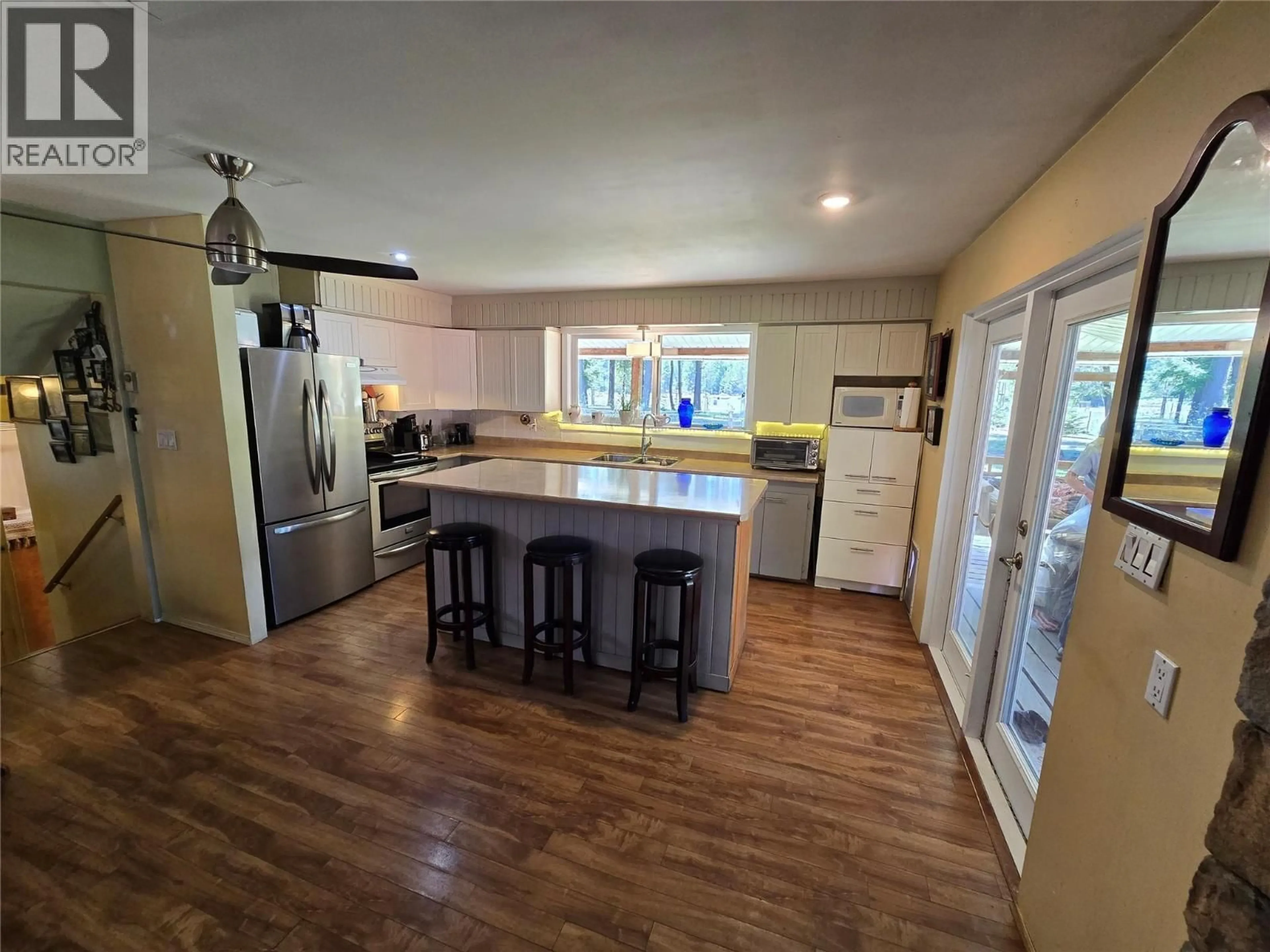 Open concept kitchen, unknown for 309 OLD NORTH THOMPSON HIGHWAY, Clearwater British Columbia V0E1N2