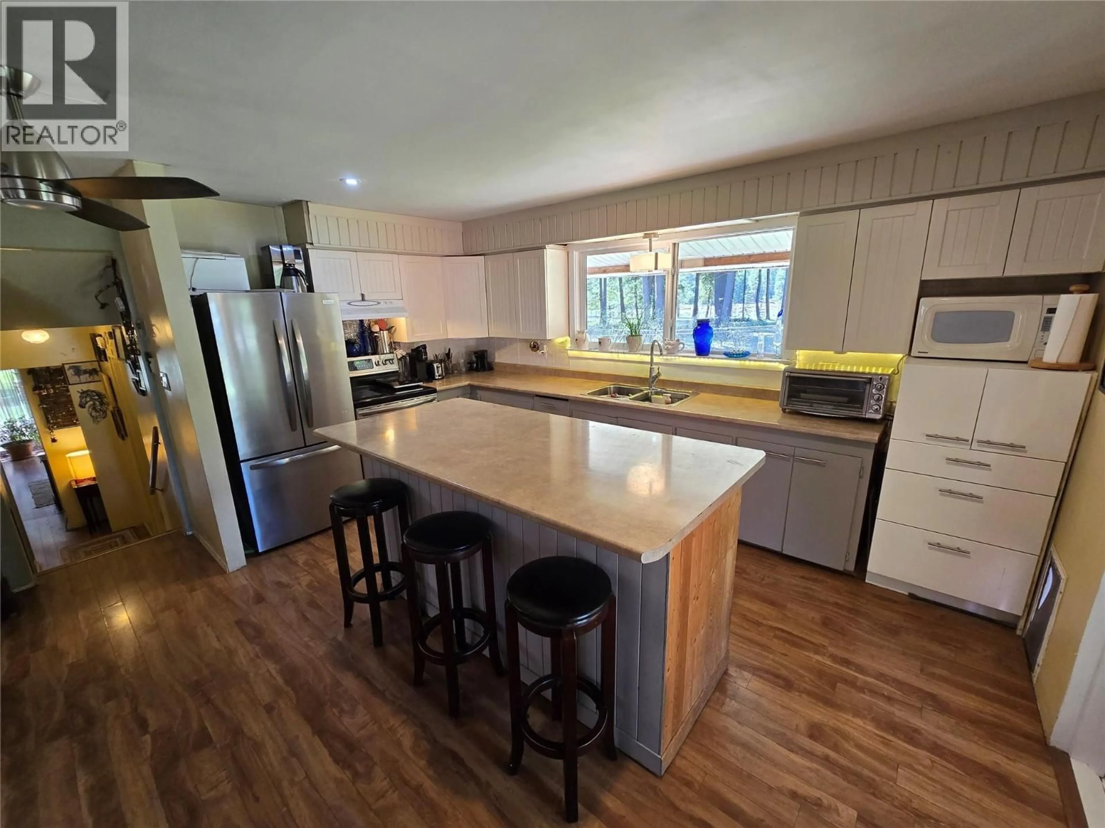 Open concept kitchen, unknown for 309 OLD NORTH THOMPSON HIGHWAY, Clearwater British Columbia V0E1N2