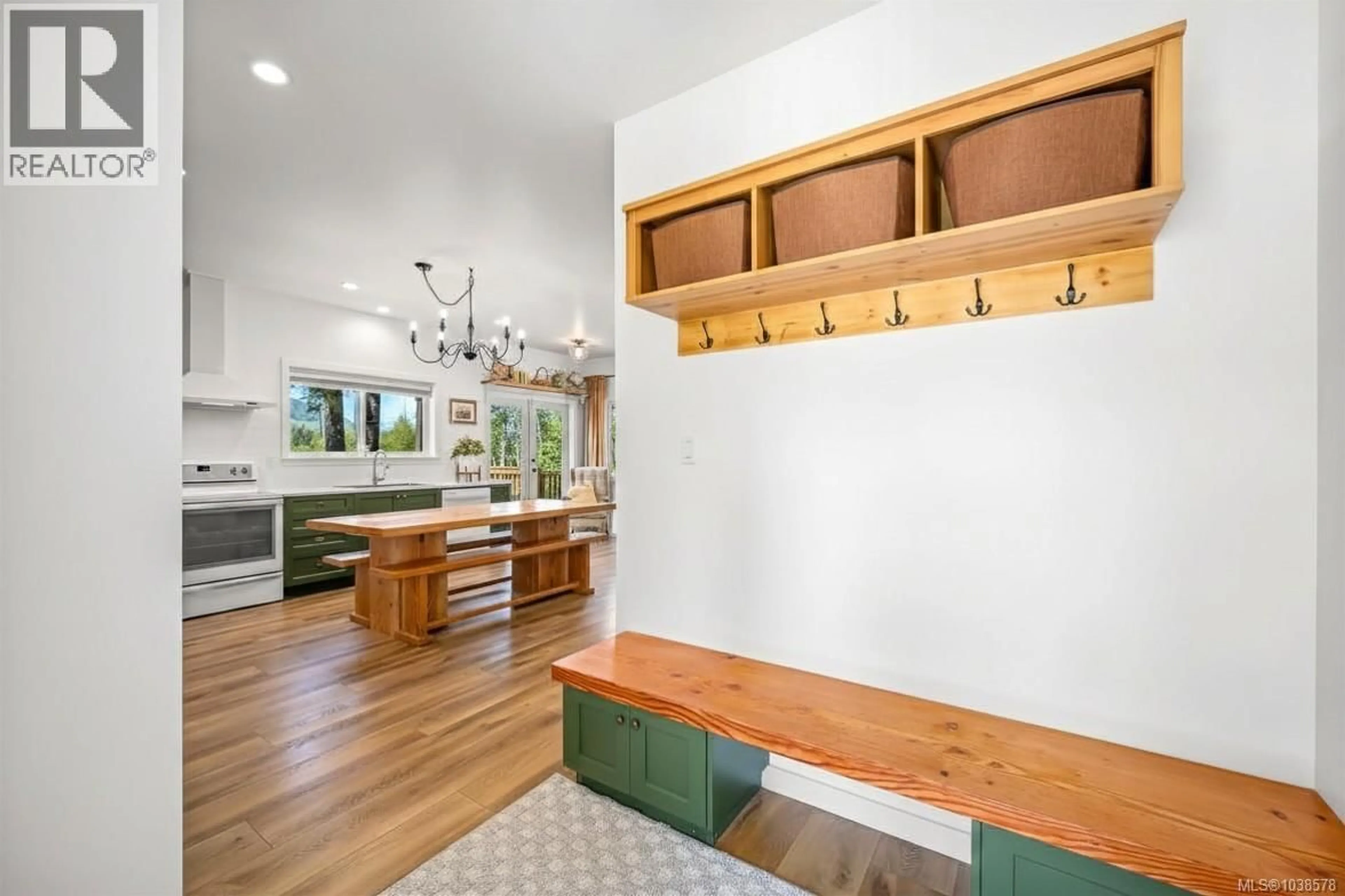 Indoor entryway for 2056 SPIKE ROAD, Courtenay British Columbia V9J1N5