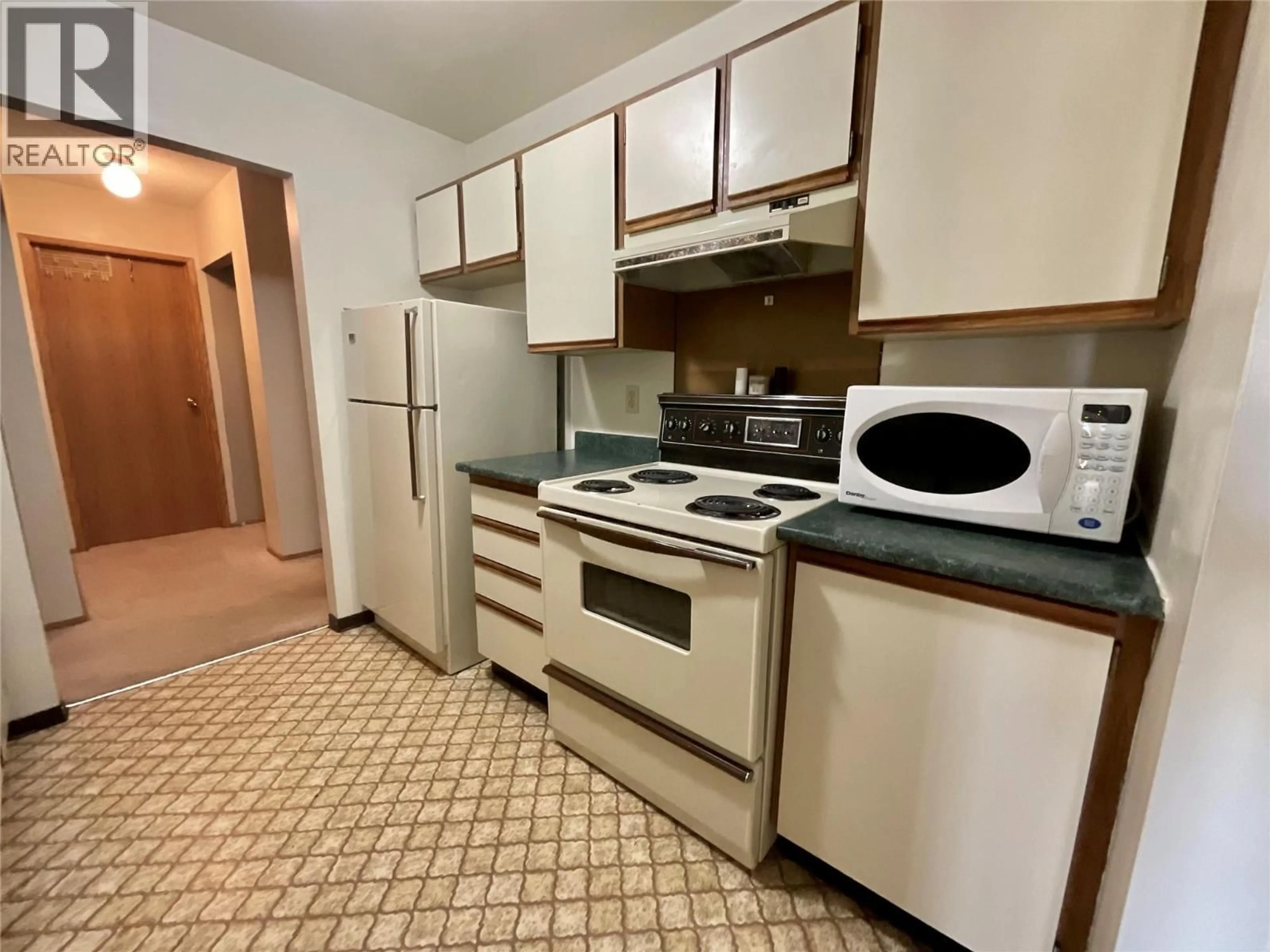 Standard kitchen, unknown for 211 - 320 NORTHGATE OTHER, Tumbler Ridge British Columbia V0C2W0