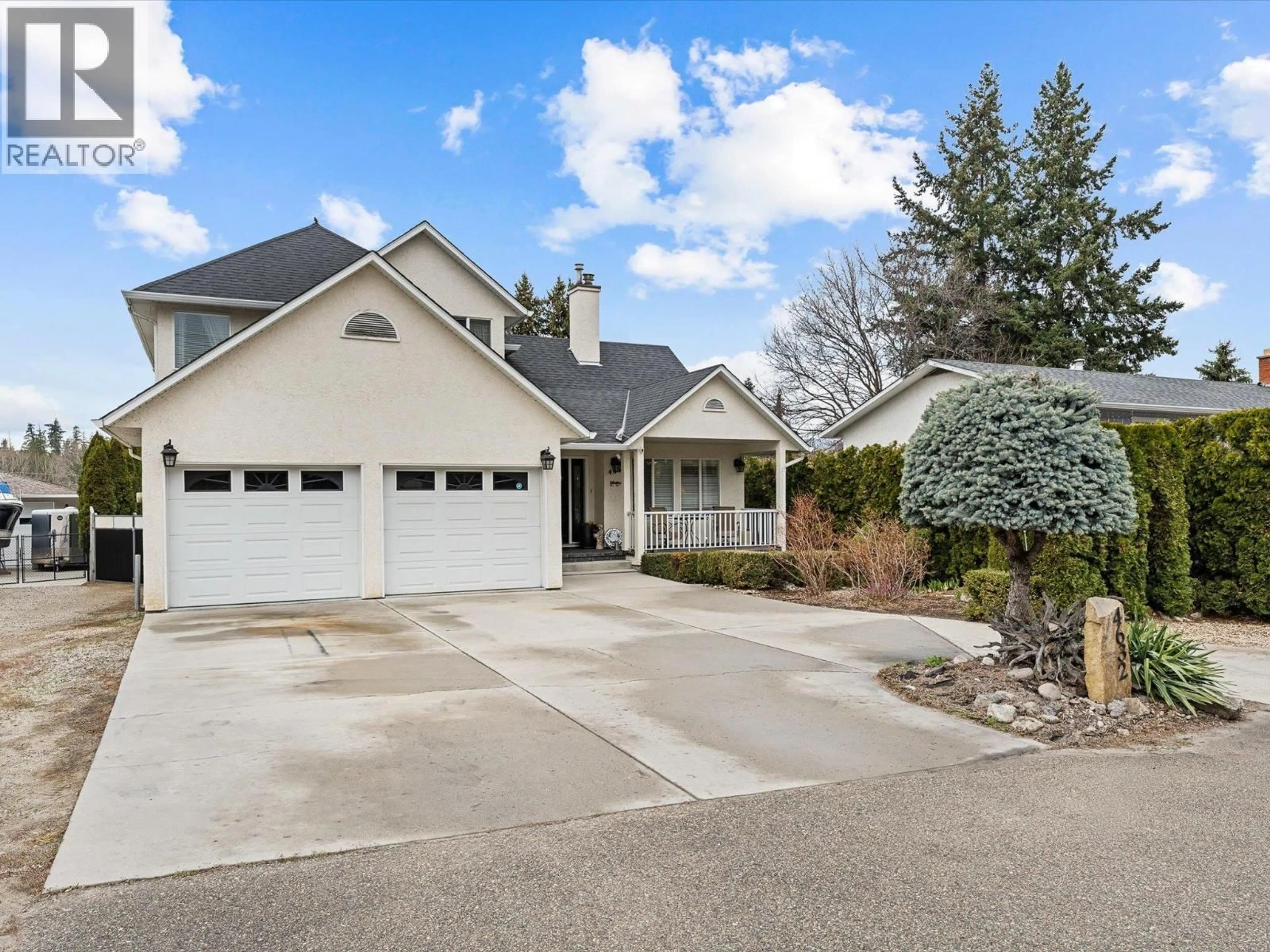 Home with vinyl exterior material, street for 4632 GORDON DRIVE, Kelowna British Columbia V1W1T6