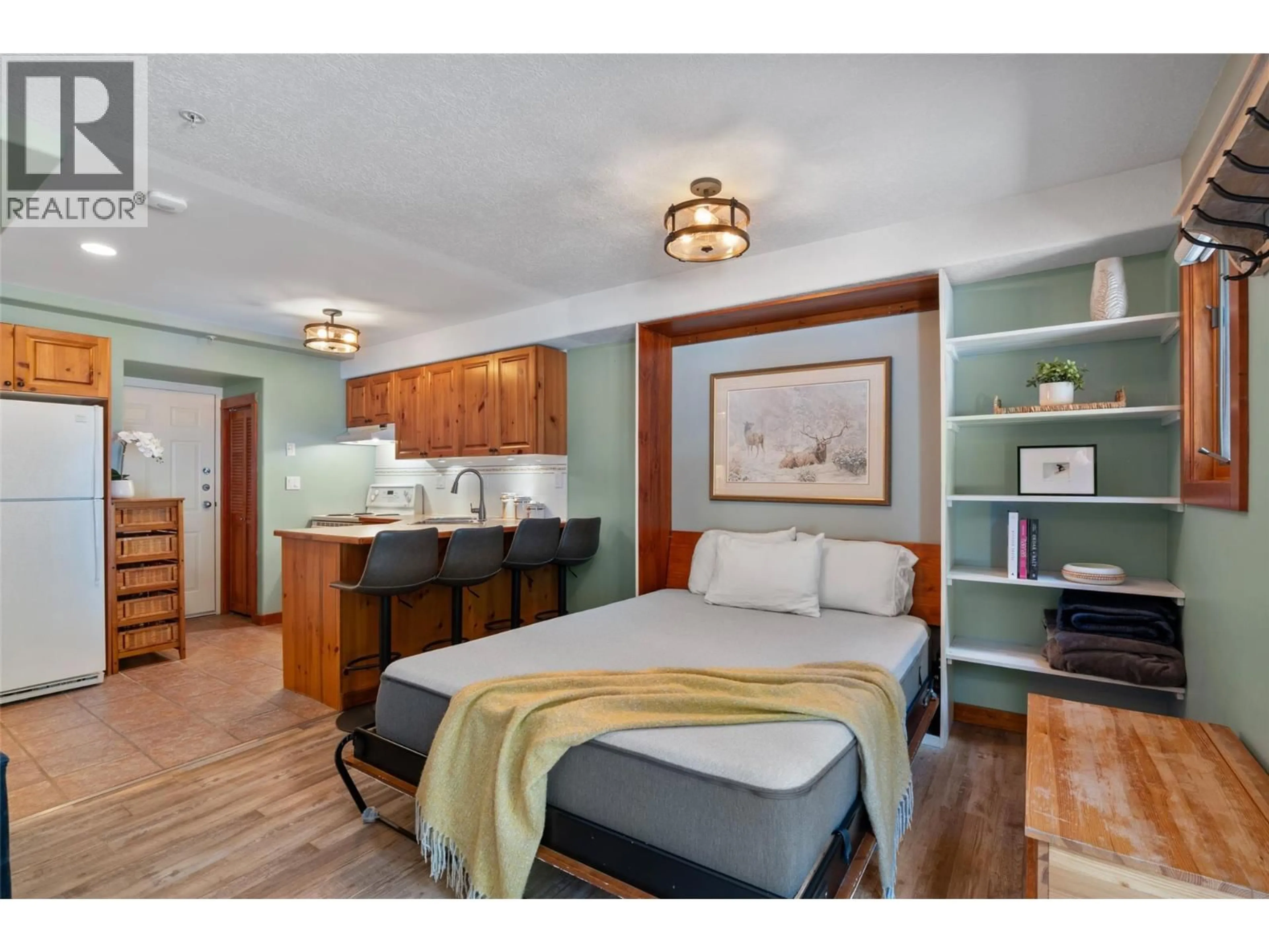 Bedroom with bed, wood/laminate floor for 25 - 3300 VILLAGE PLACE, Sun Peaks British Columbia V0E5N0