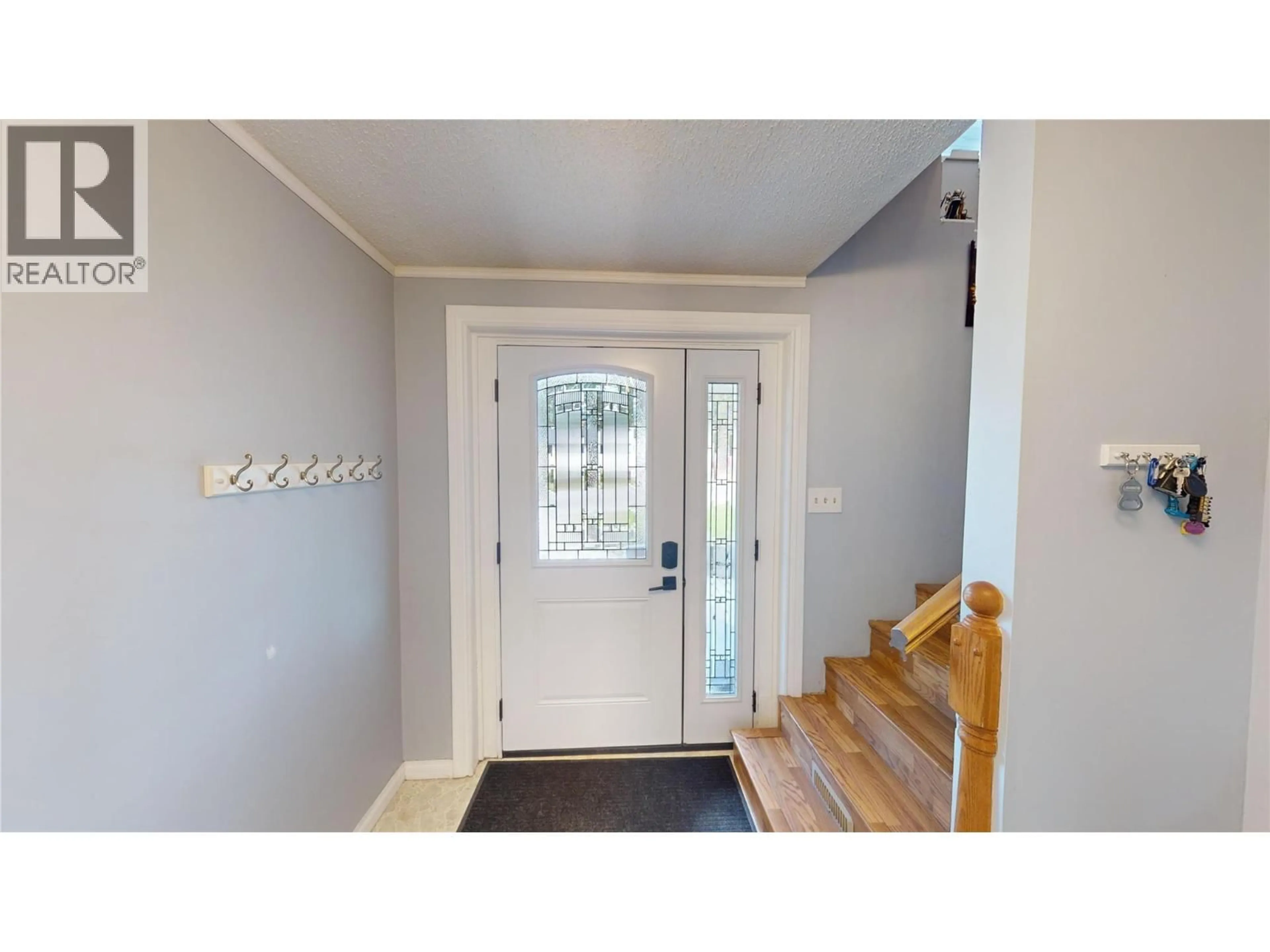 Indoor entryway for 2617 2ND STREET SOUTH, Cranbrook British Columbia V1C1E3