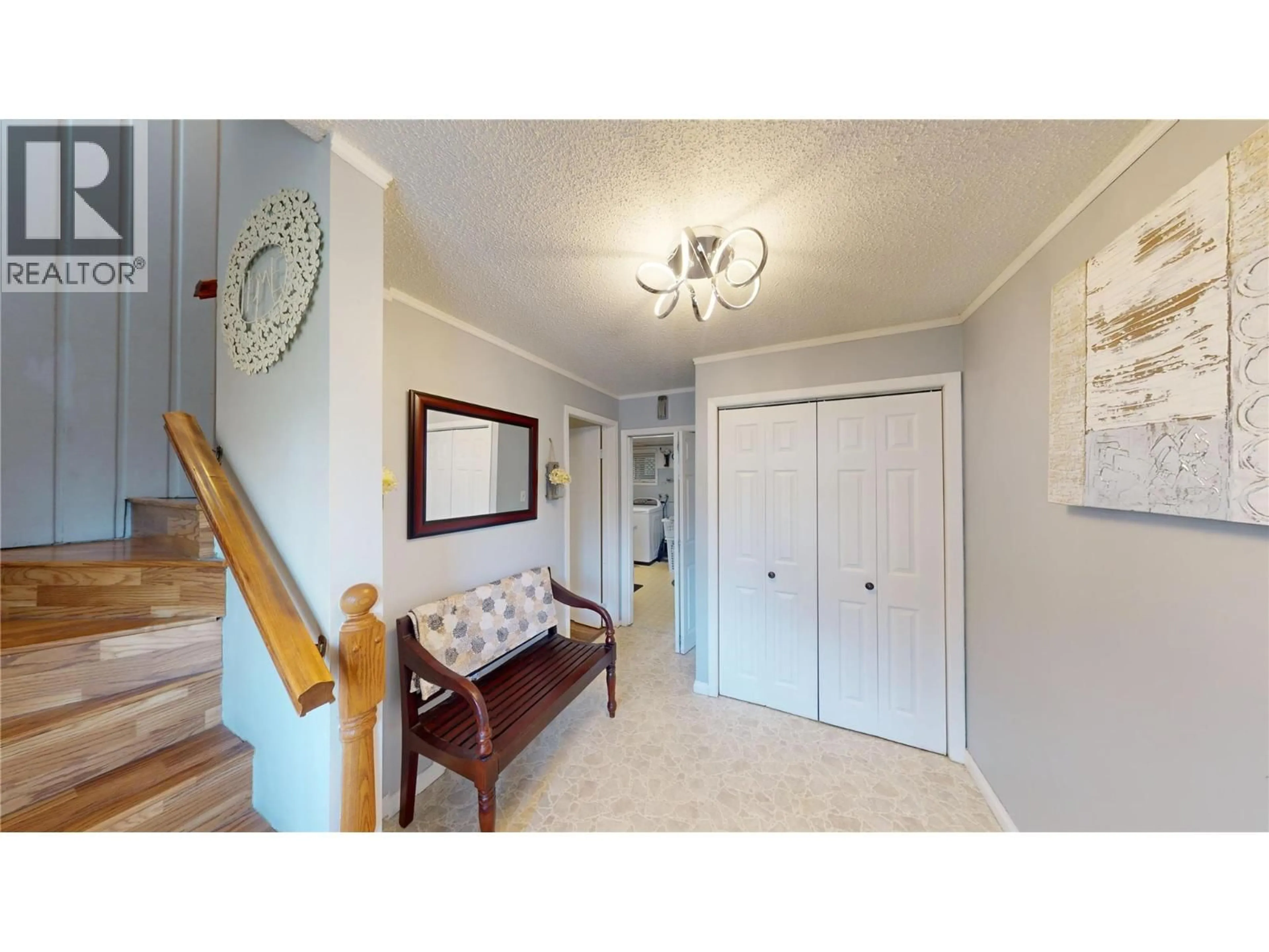 Indoor entryway for 2617 2ND STREET SOUTH, Cranbrook British Columbia V1C1E3