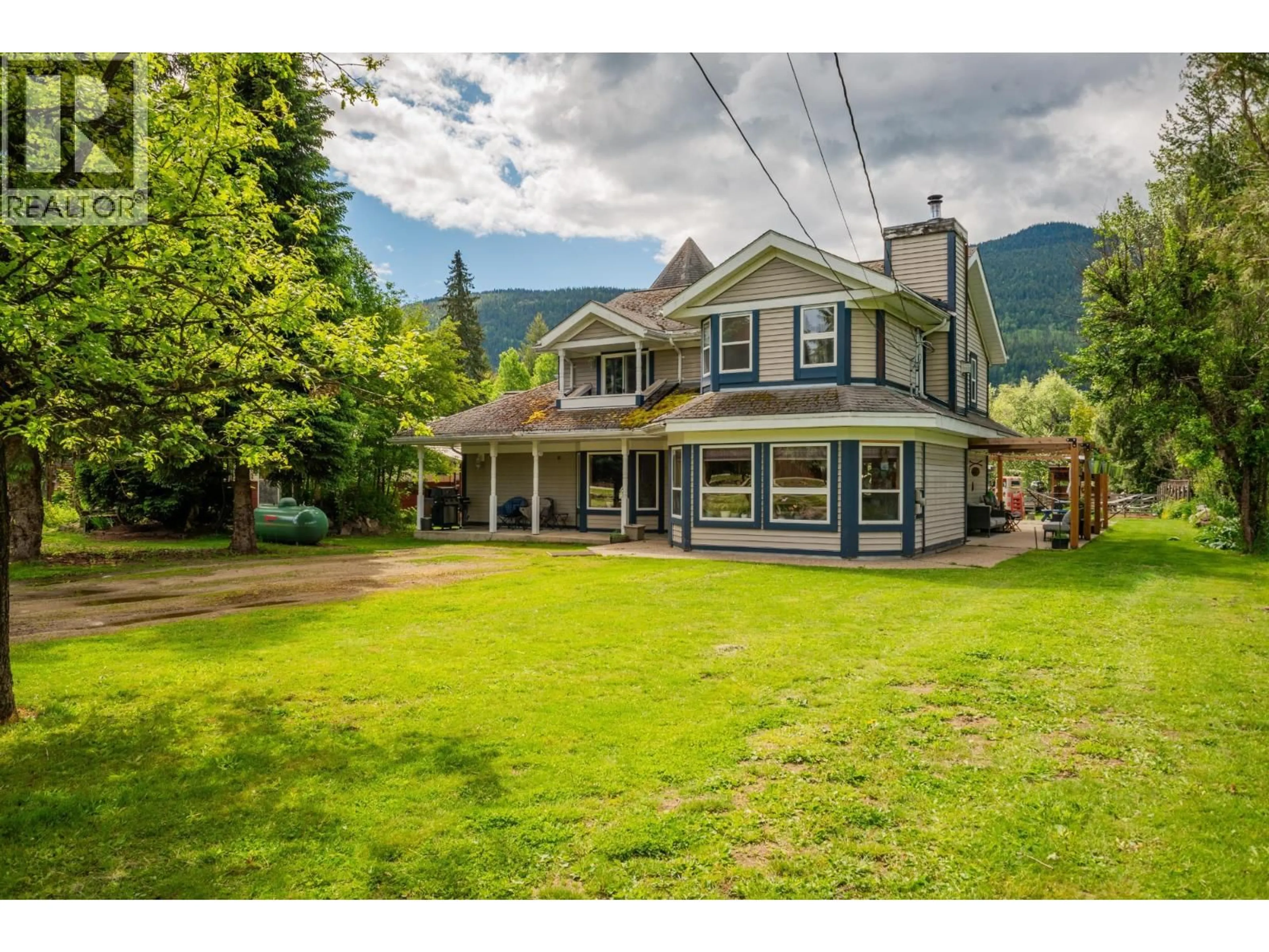 A pic from outside/outdoor area/front of a property/back of a property/a pic from drone, mountain view for 3452 CEMETERY ROAD, Krestova British Columbia V0G1H2