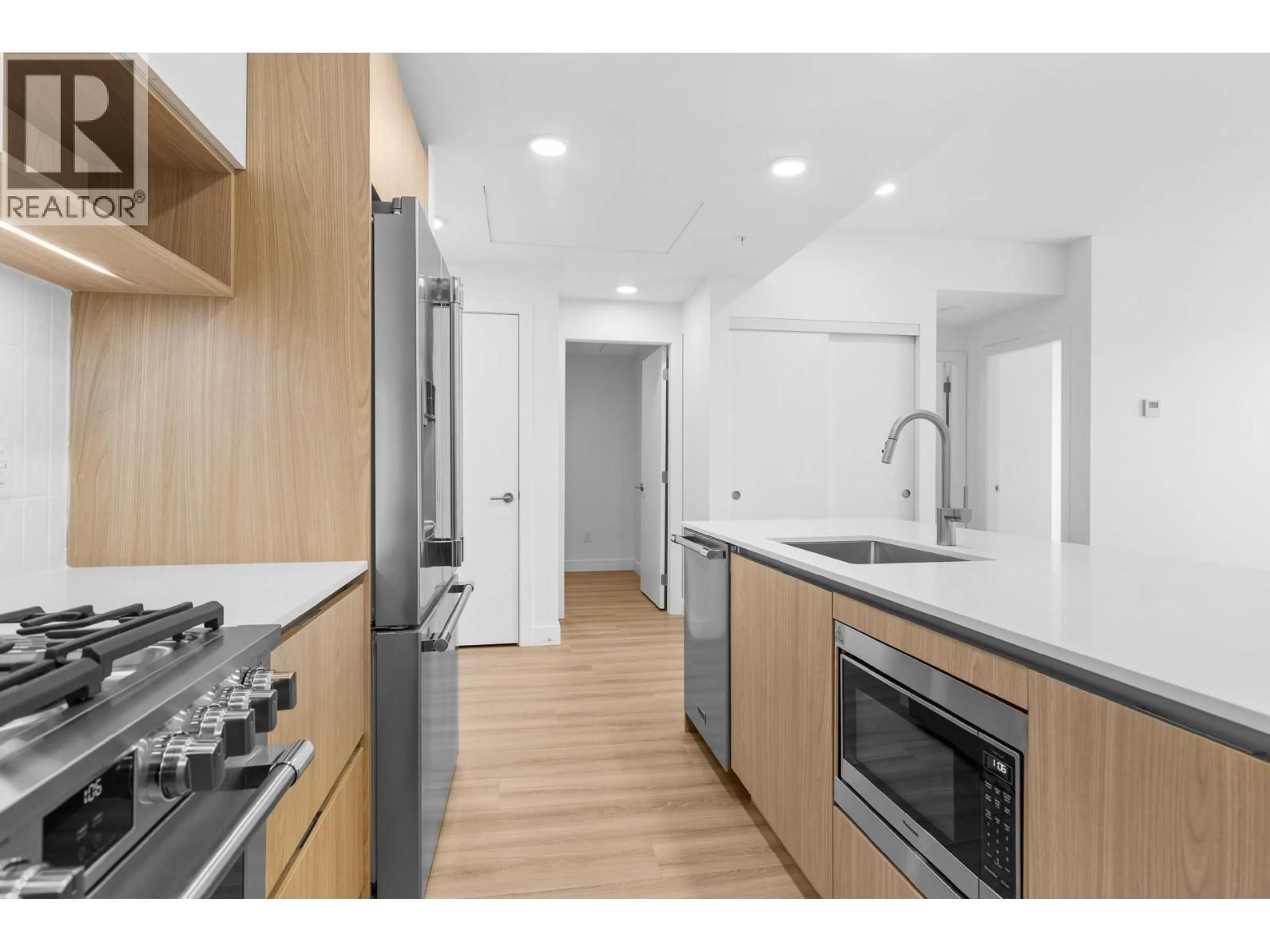 Standard kitchen, unknown for 301 - 2780 OLALLA ROAD, West Kelowna British Columbia V1Z2A9