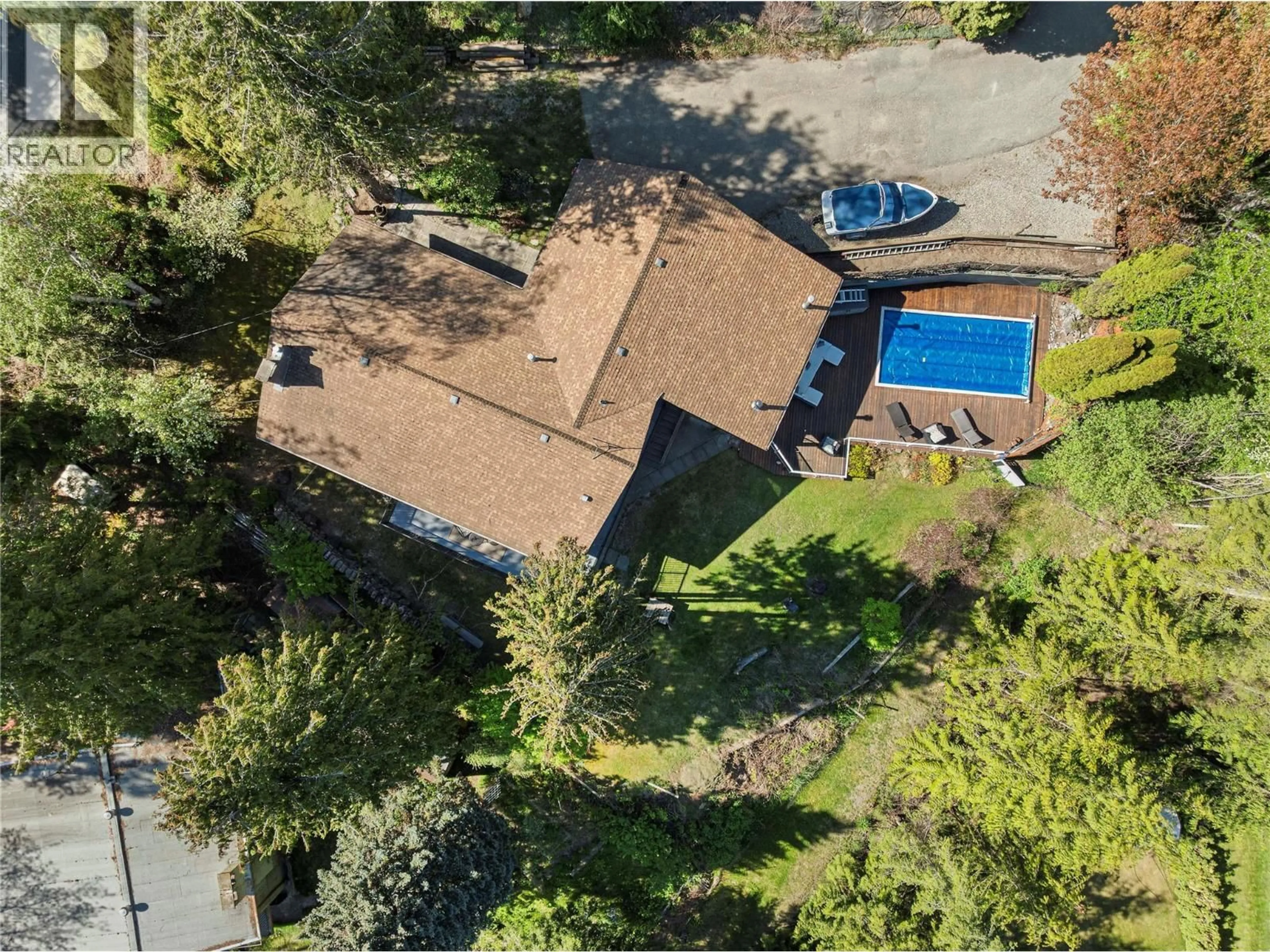 A pic from outside/outdoor area/front of a property/back of a property/a pic from drone, unknown for 2499 RIDGEVIEW PLACE, Blind Bay British Columbia V0E1H2