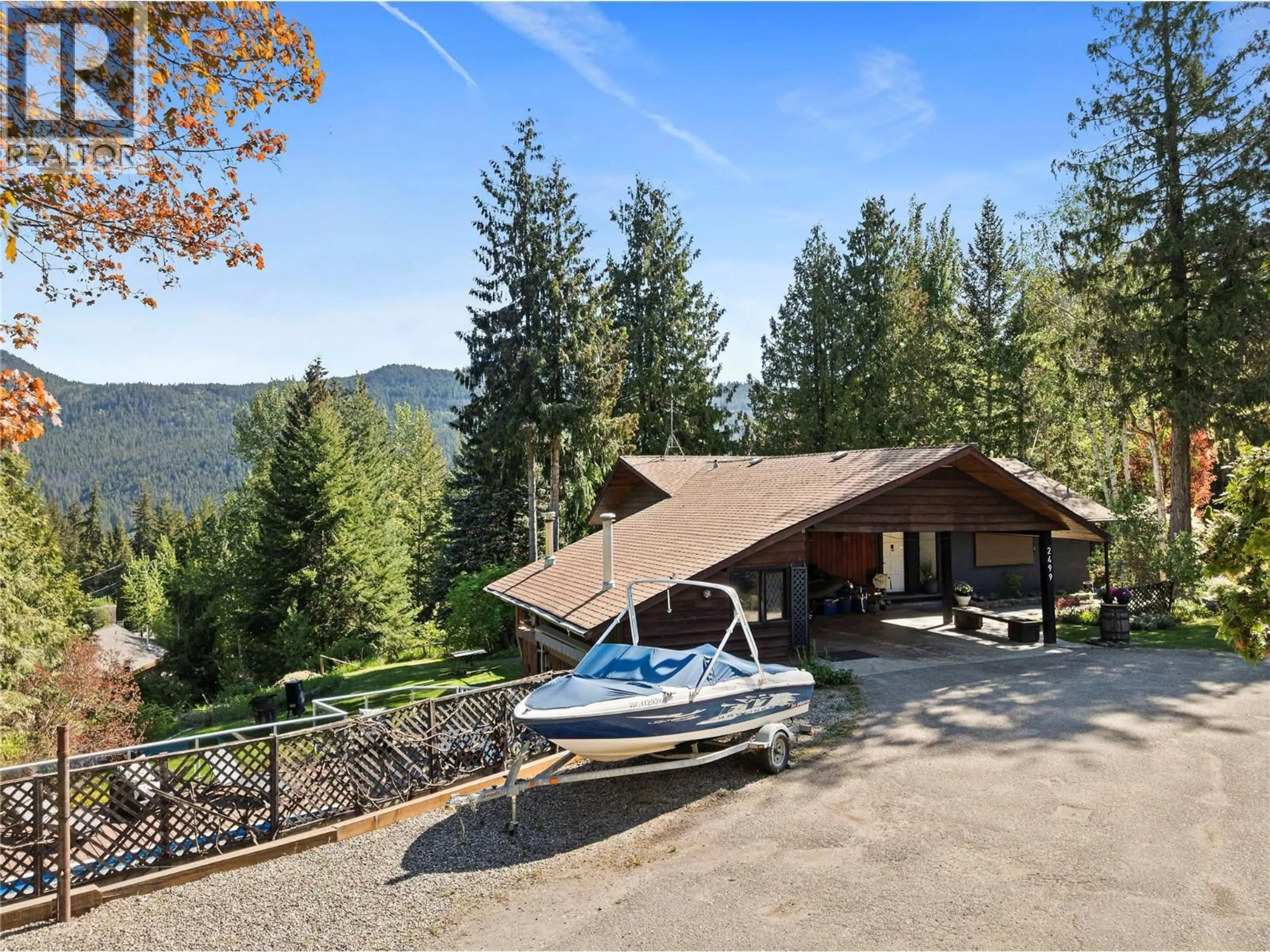 A pic from outside/outdoor area/front of a property/back of a property/a pic from drone, water/lake/river/ocean view for 2499 RIDGEVIEW PLACE, Blind Bay British Columbia V0E1H2