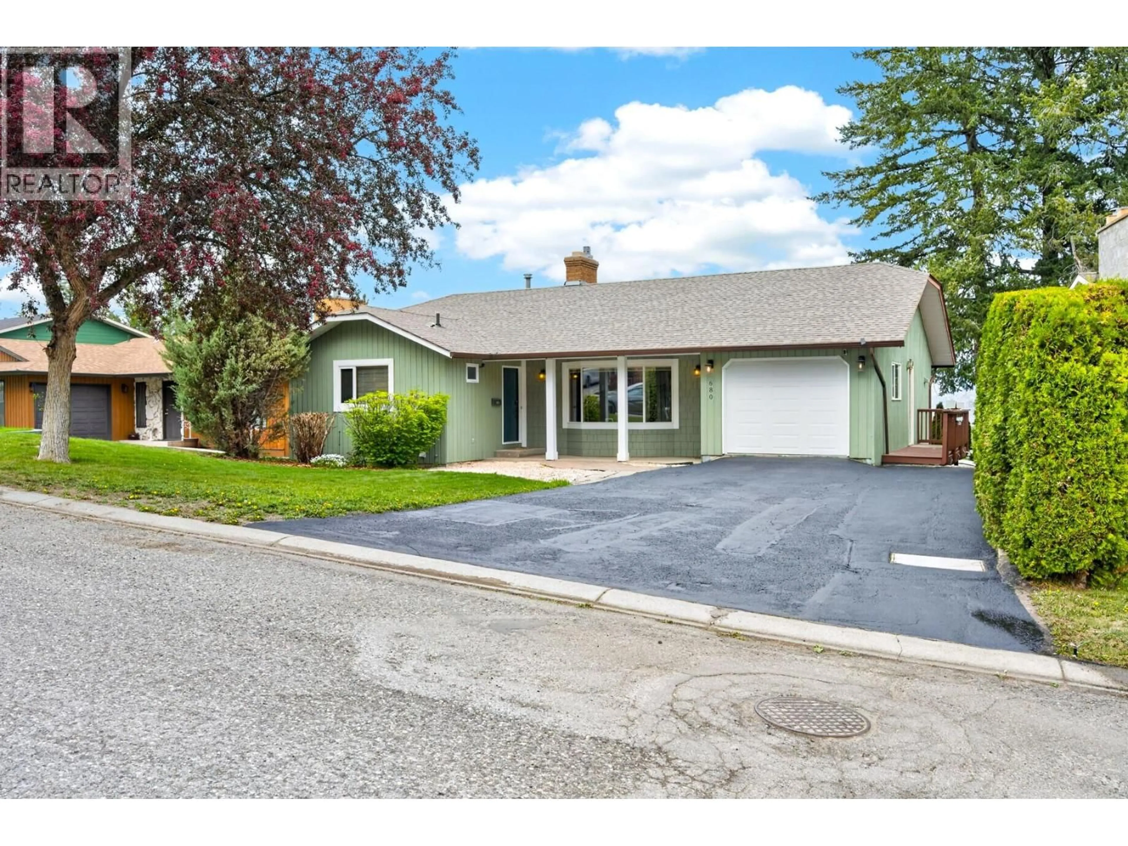 Home with vinyl exterior material, street for 680 FLEMING DRIVE, Kamloops British Columbia V1S1B3