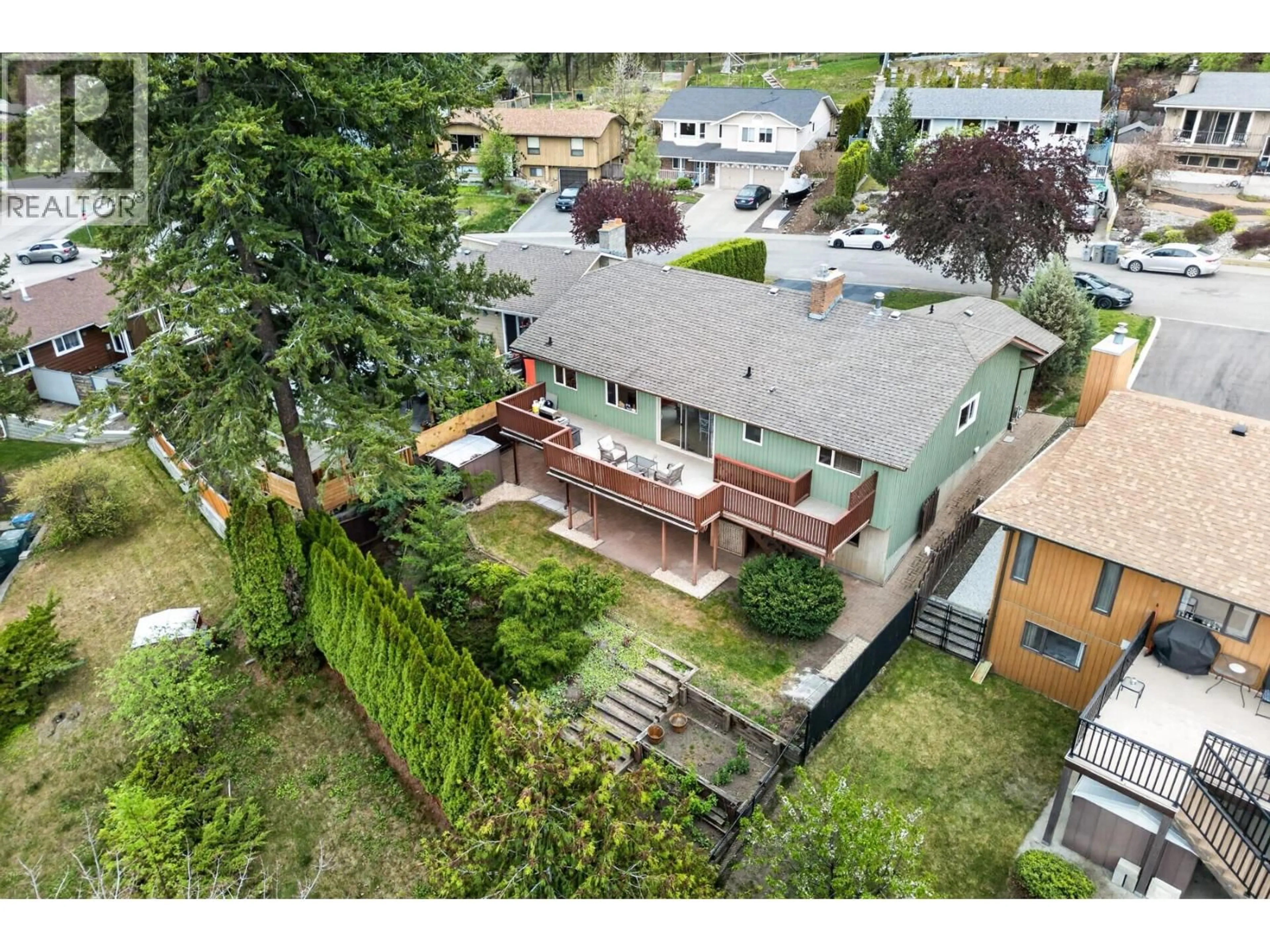 A pic from outside/outdoor area/front of a property/back of a property/a pic from drone, unknown for 680 FLEMING DRIVE, Kamloops British Columbia V1S1B3