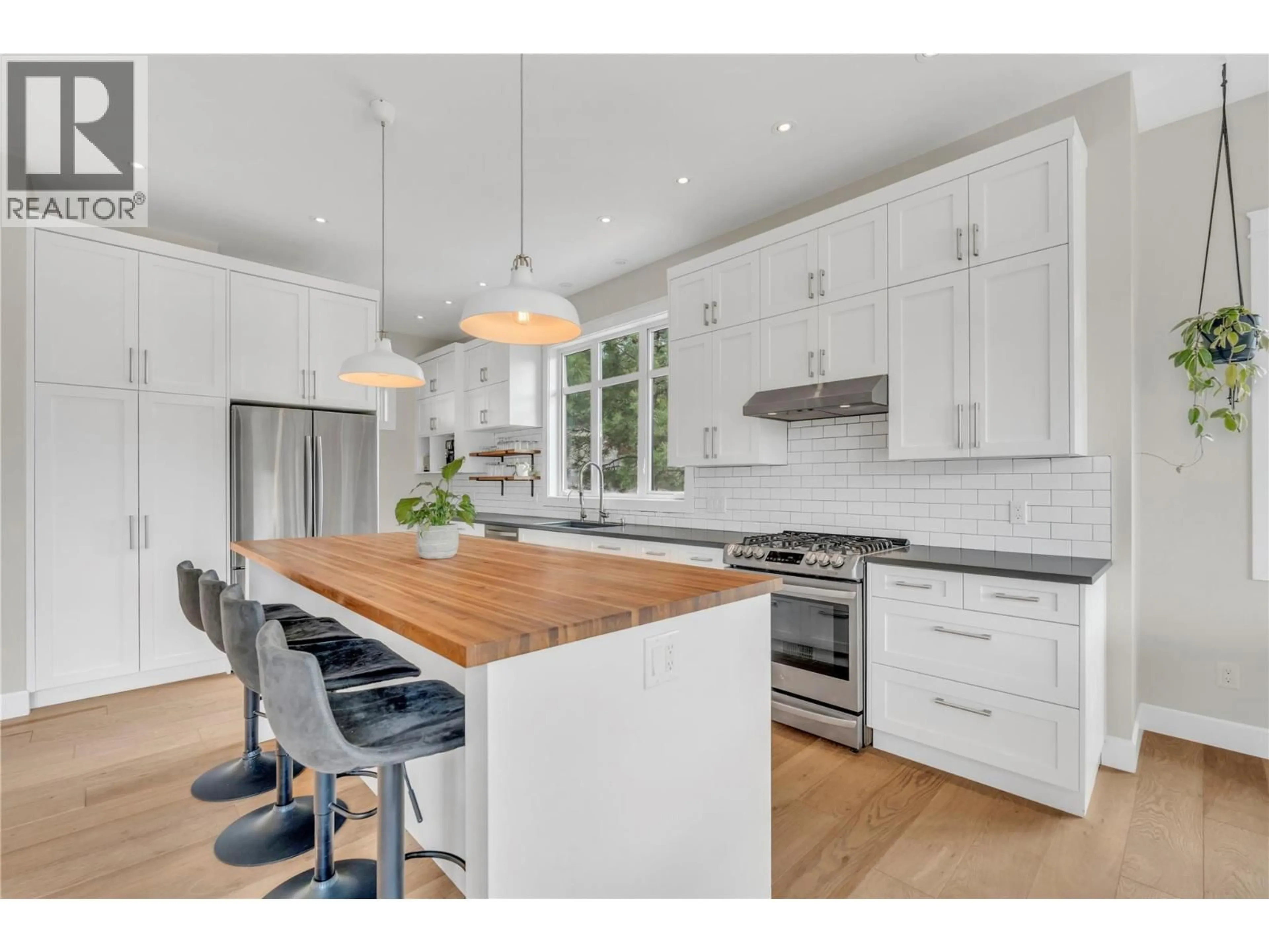 Open concept kitchen, wood/laminate floor for 8388 PRINCETON SUMMERLAND ROAD, Summerland British Columbia V0H1Z8