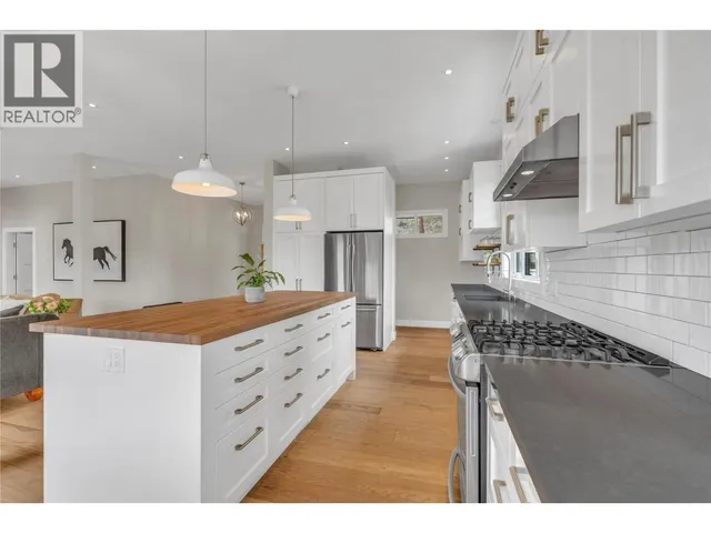 8388 PRINCETON SUMMERLAND ROAD, Summerland 5