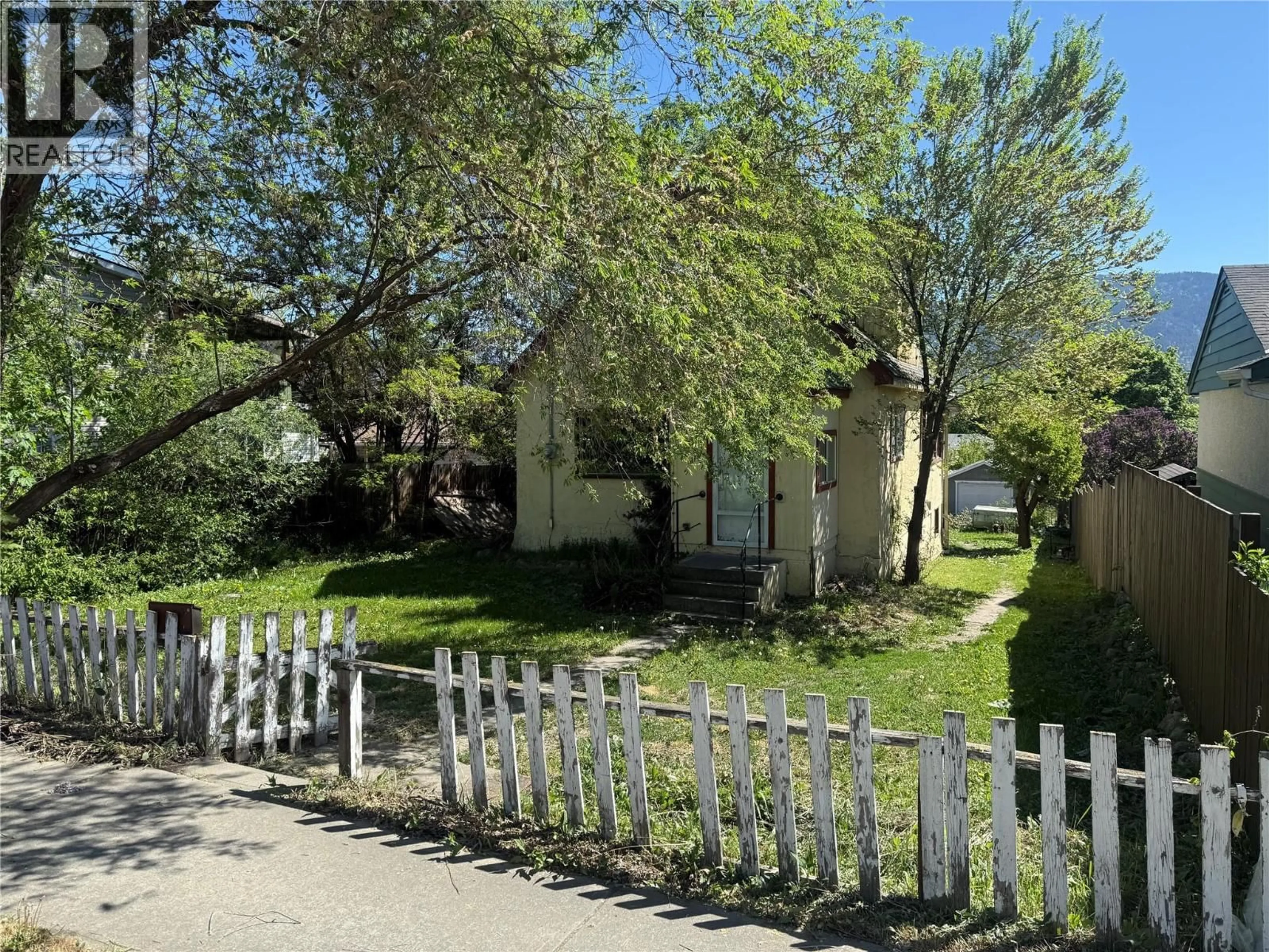 A pic from outside/outdoor area/front of a property/back of a property/a pic from drone, street for 4203 34 STREET, Vernon British Columbia v1b3a7