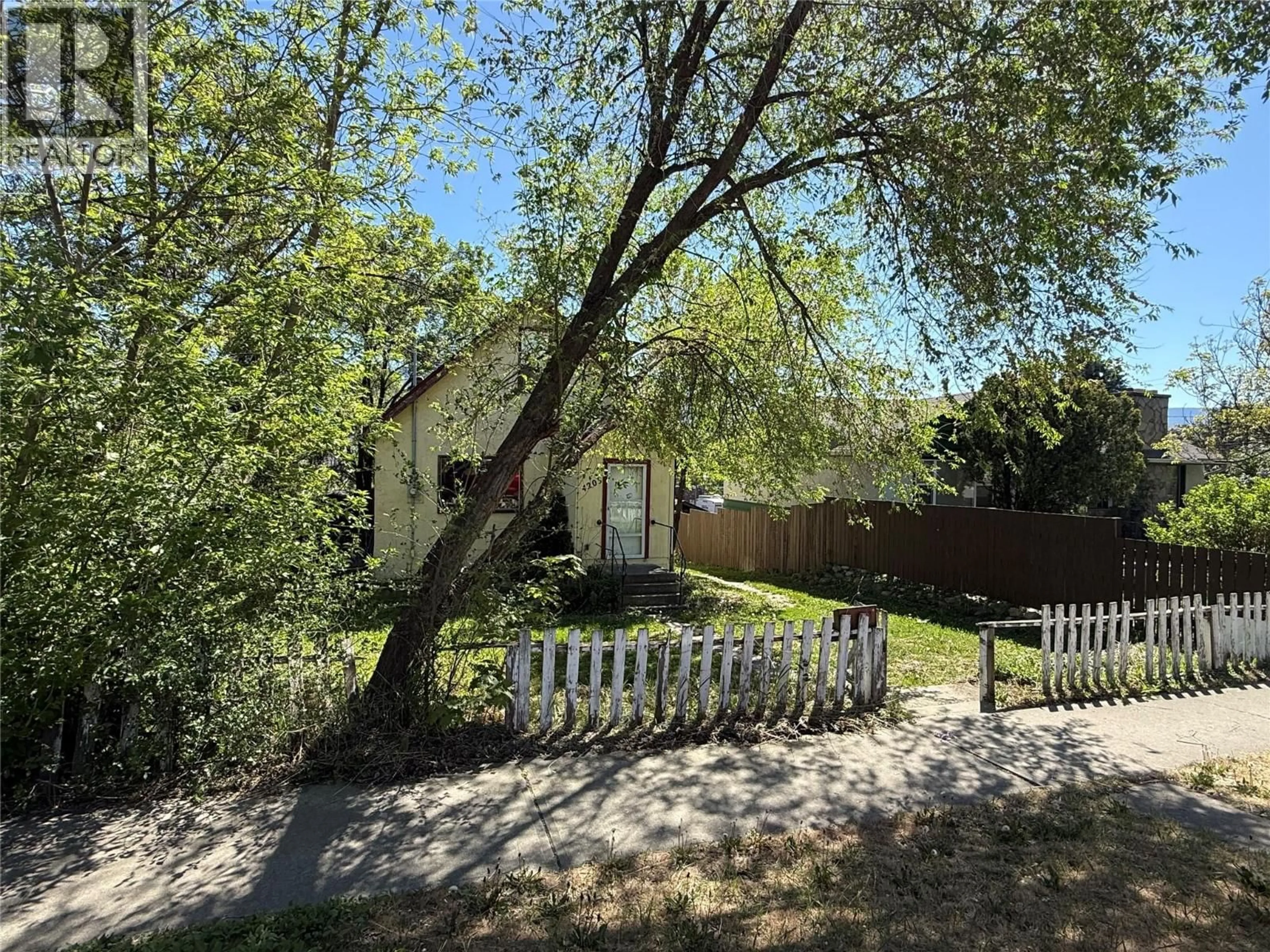 A pic from outside/outdoor area/front of a property/back of a property/a pic from drone, street for 4203 34 STREET, Vernon British Columbia v1b3a7