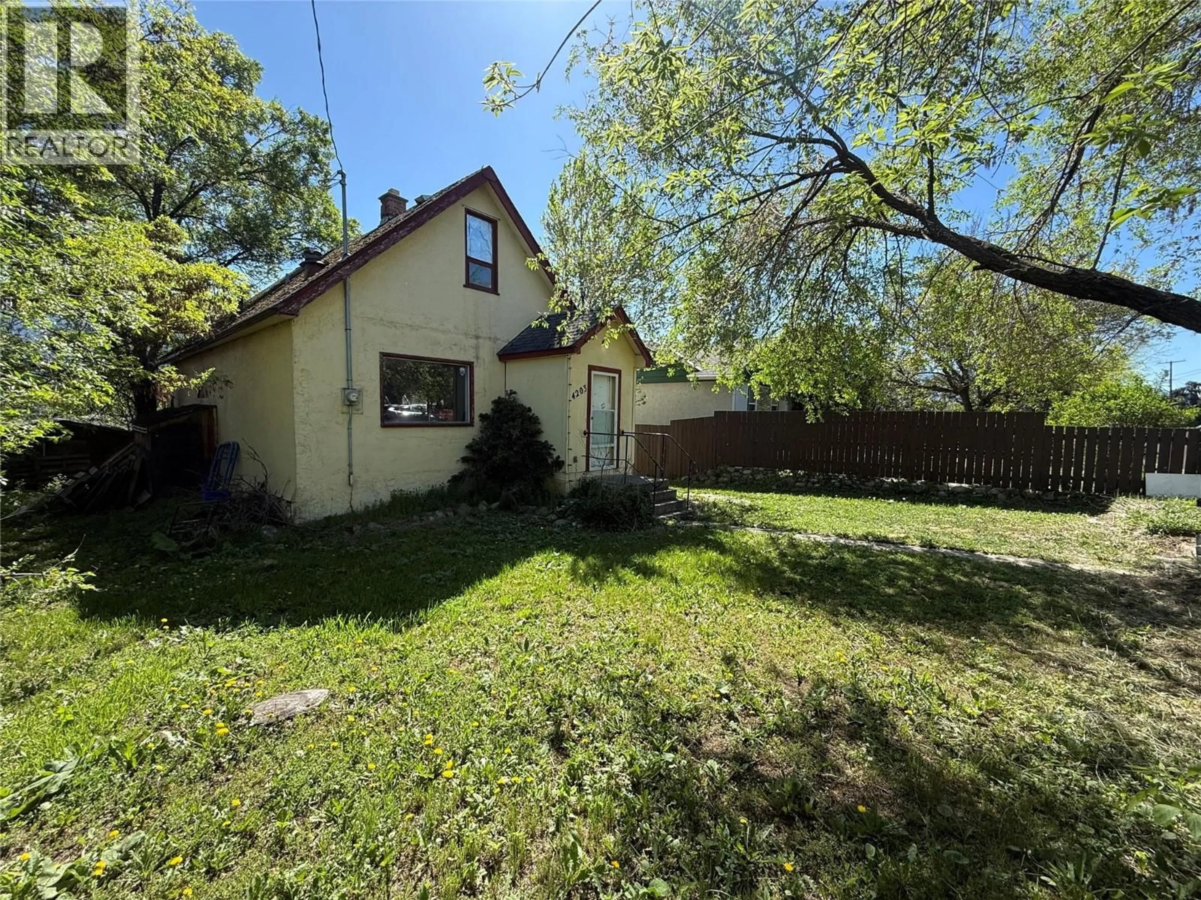 A pic from outside/outdoor area/front of a property/back of a property/a pic from drone, street for 4203 34 STREET, Vernon British Columbia v1b3a7