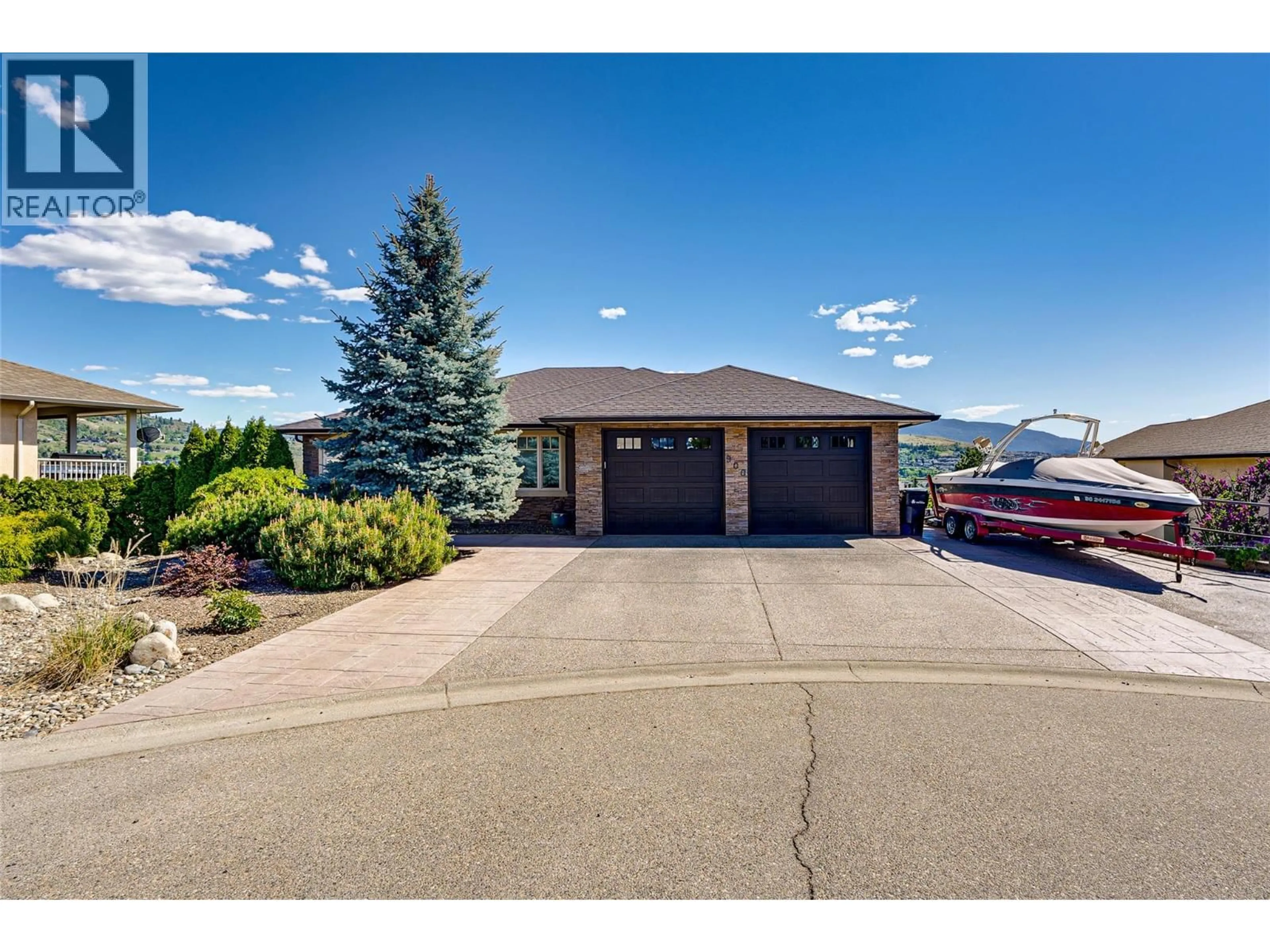 Indoor garage for 900 33 AVENUE, Vernon British Columbia V1T9V7