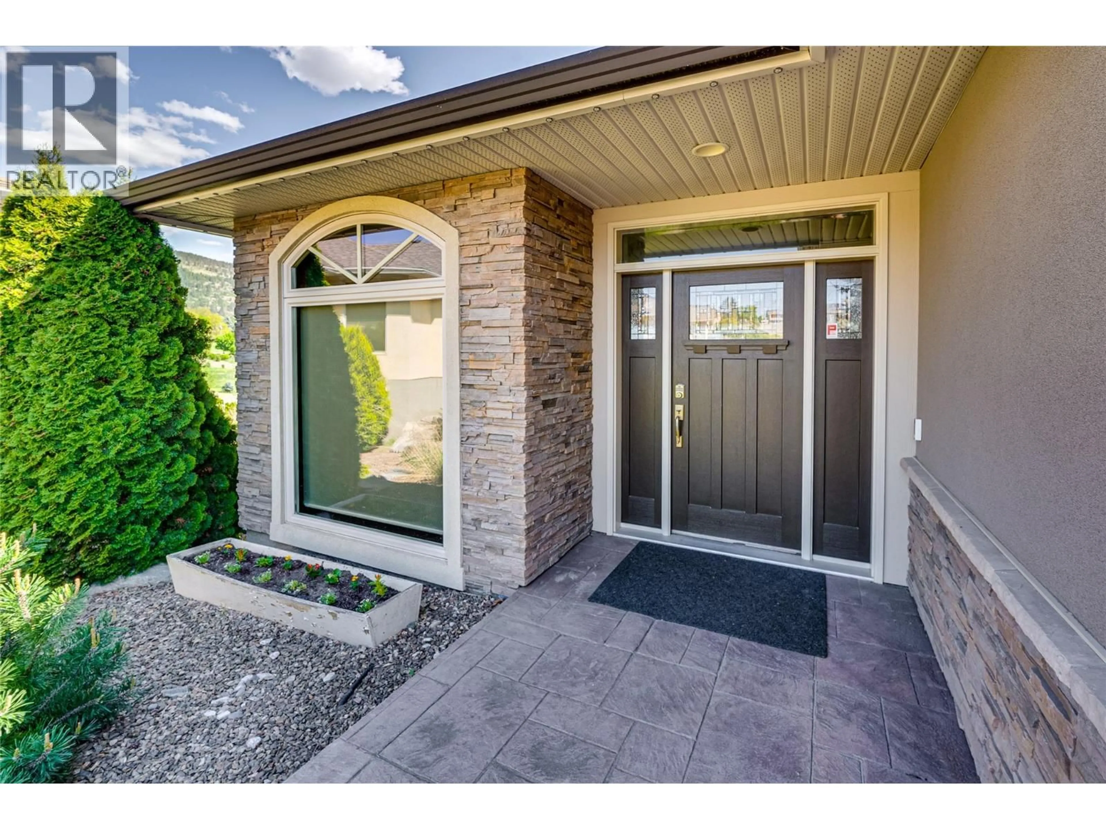 Indoor entryway for 900 33 AVENUE, Vernon British Columbia V1T9V7