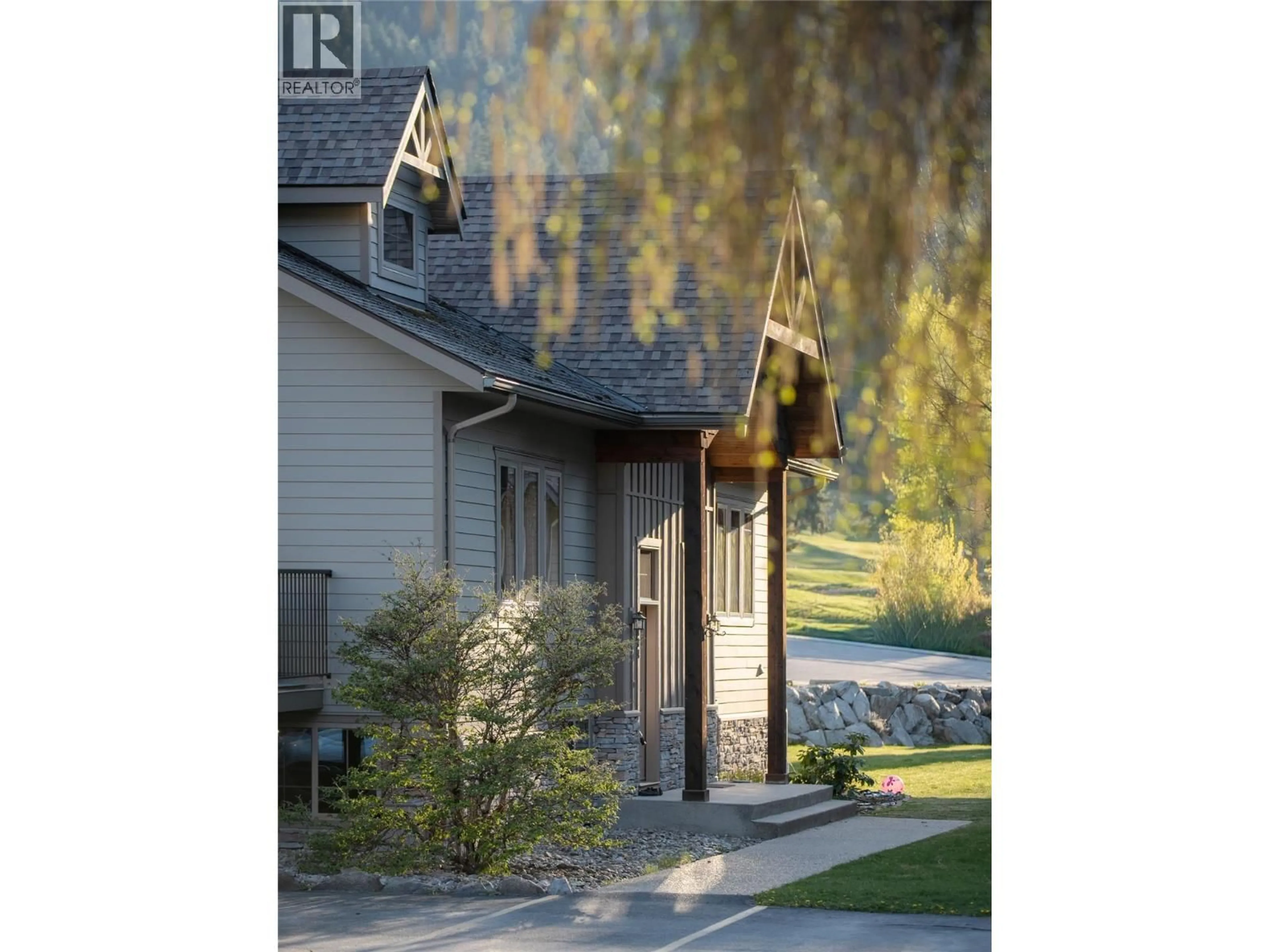 Unknown for 404 - 1901 CHOQUETTE AVENUE, Nelson British Columbia V1L7B8