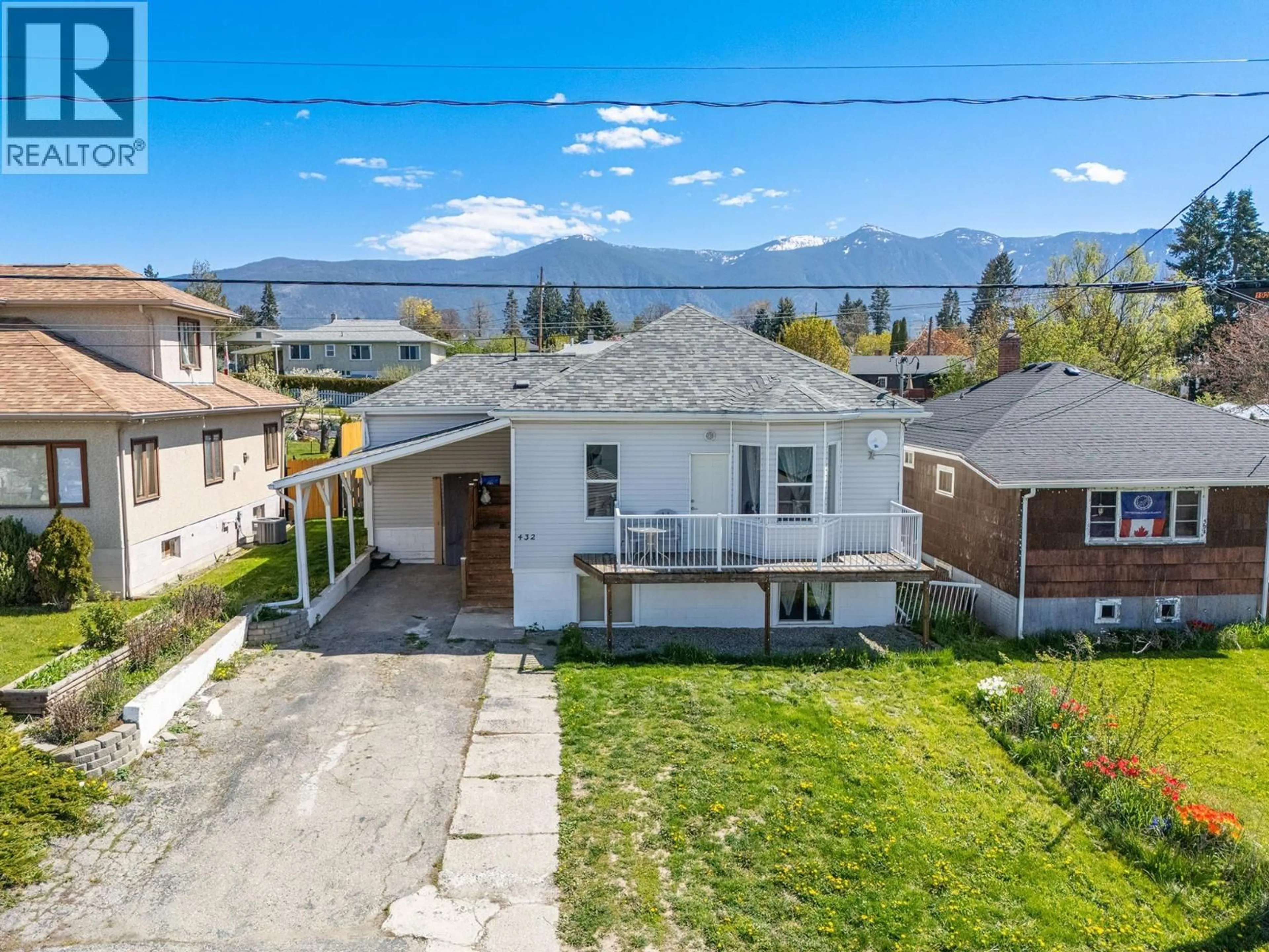 A pic from outside/outdoor area/front of a property/back of a property/a pic from drone, mountain view for 432 9TH AVENUE SOUTH, Creston British Columbia V0B1G3