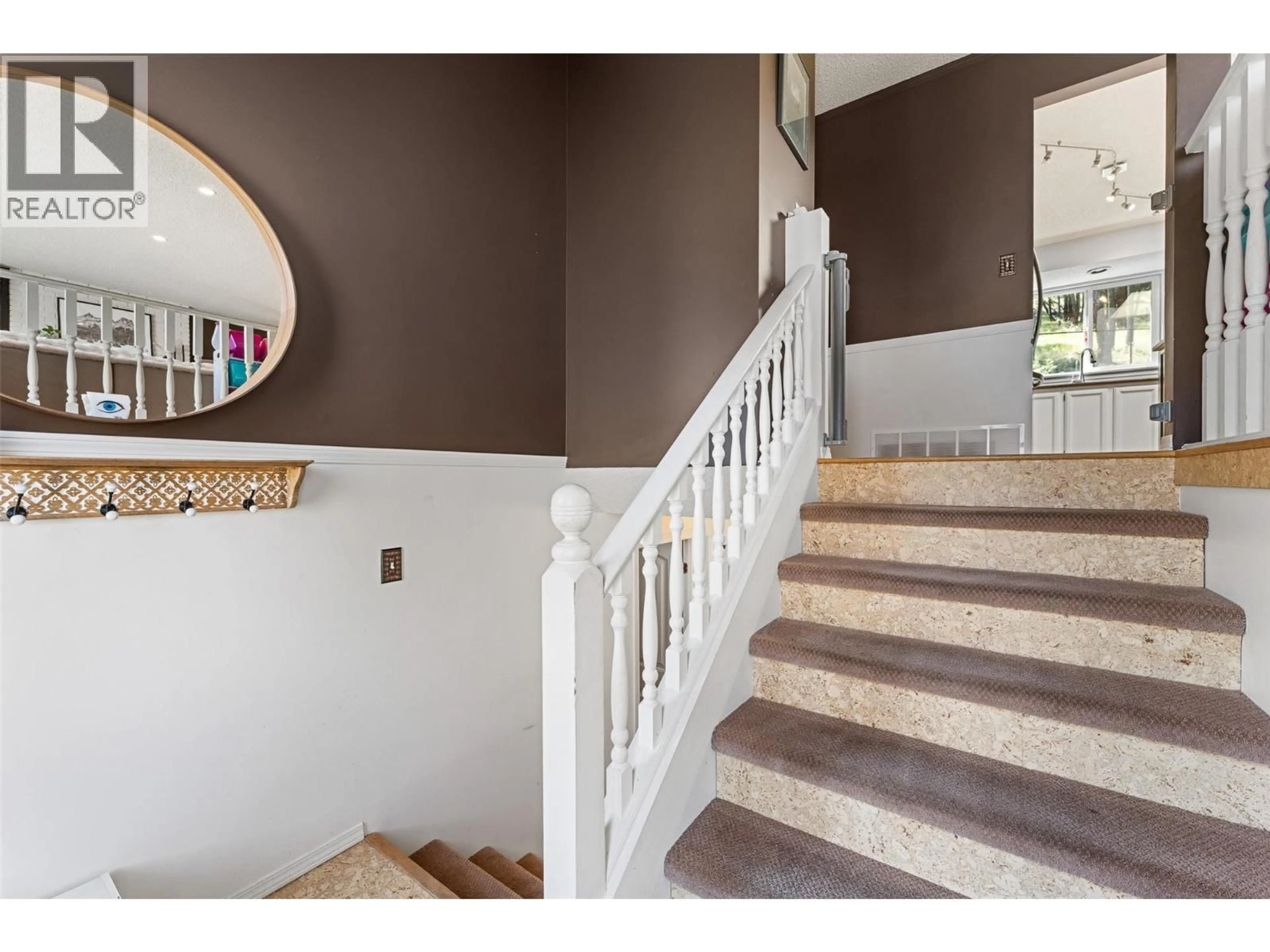 Indoor entryway for 2114 VERDE VISTA ROAD, Kelowna British Columbia V1P1G5