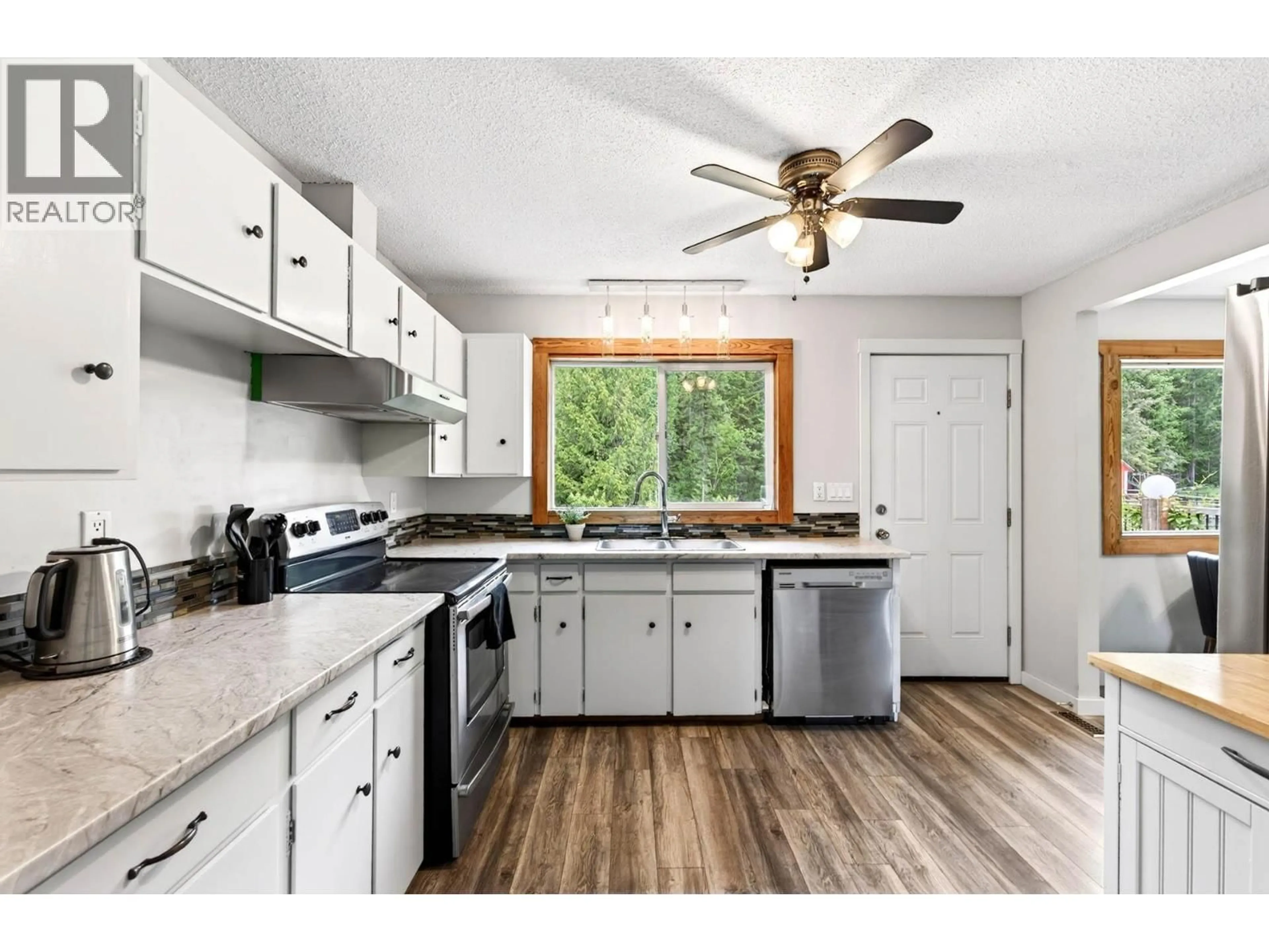 Standard kitchen, unknown for 366 JOYCE LANE, Clearwater British Columbia V0E1N1