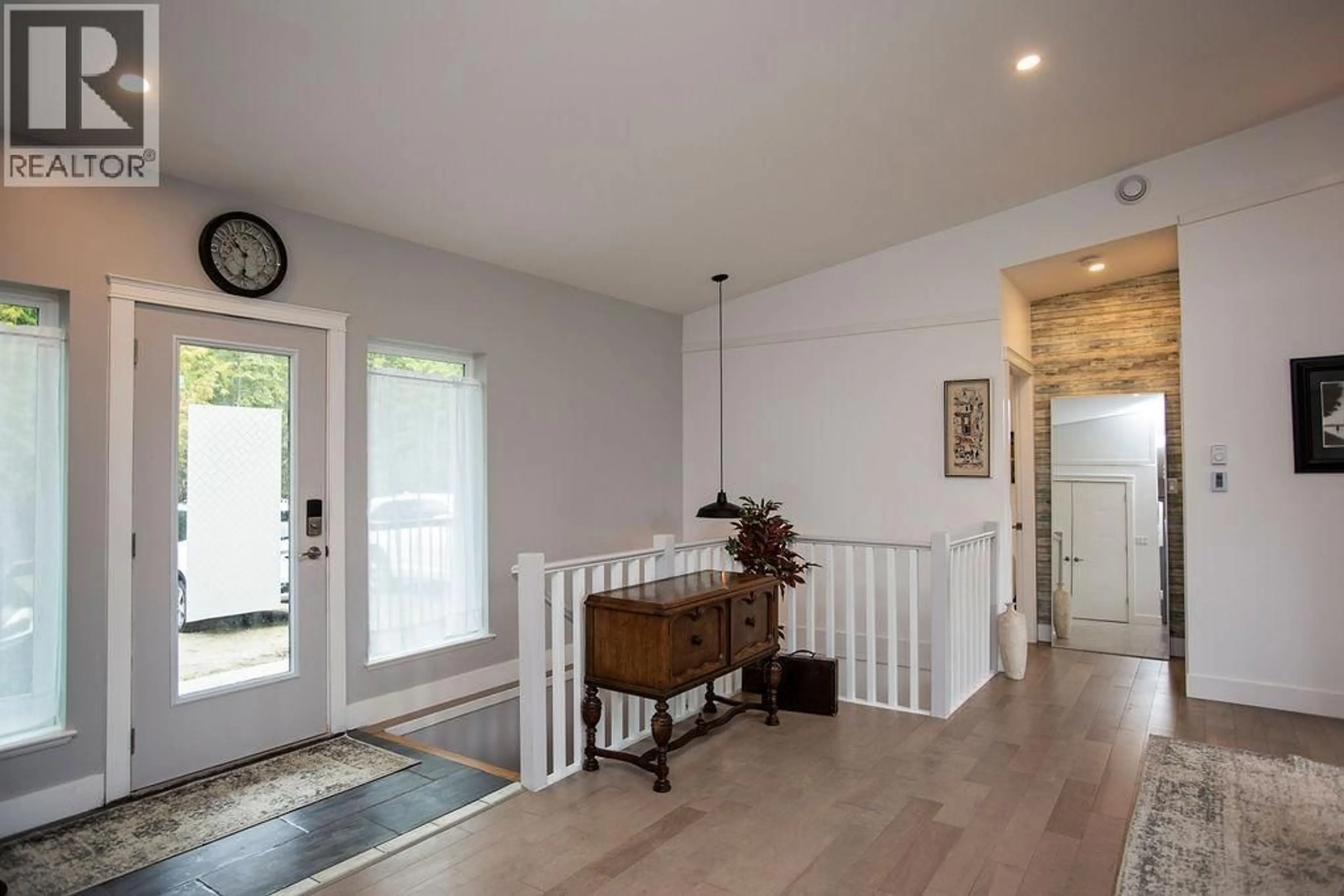 Indoor entryway for 4142 VIEW RIDGE ROAD, Bonnington British Columbia V0G2G3
