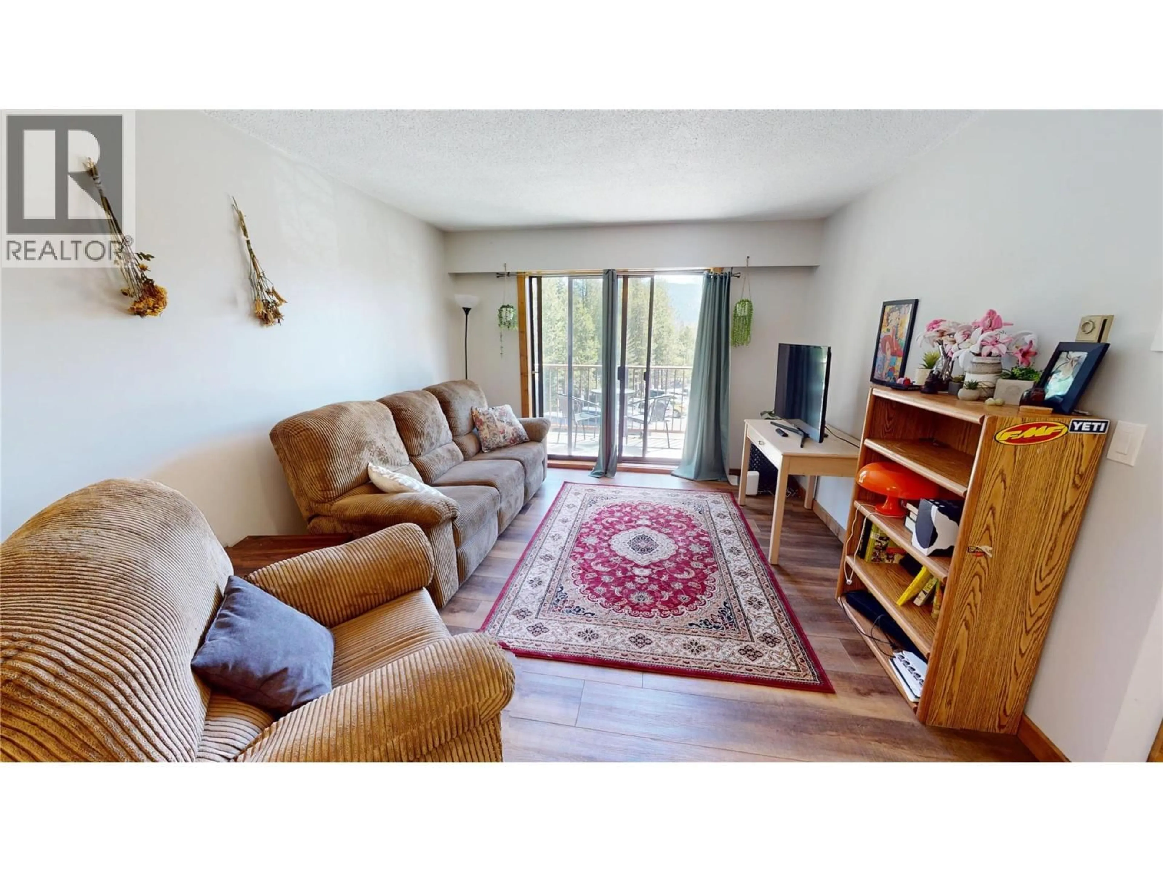 Living room with furniture, wood/laminate floor for 201 - 93 DEERBORNE DRIVE, Elkford British Columbia V0B1H0