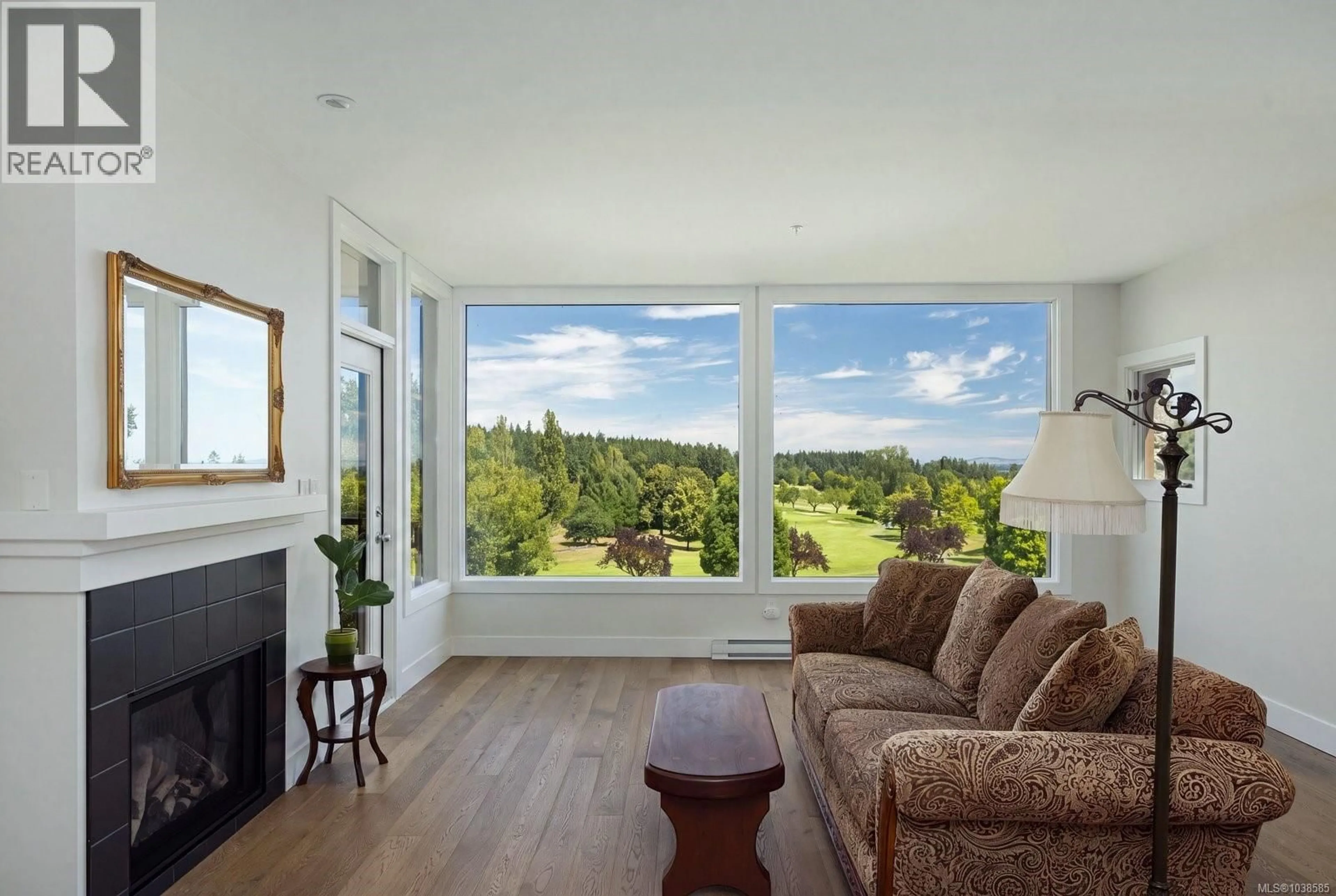 Living room with furniture, unknown for 304 - 5327 CORDOVA BAY ROAD, Saanich British Columbia V8Y2L3
