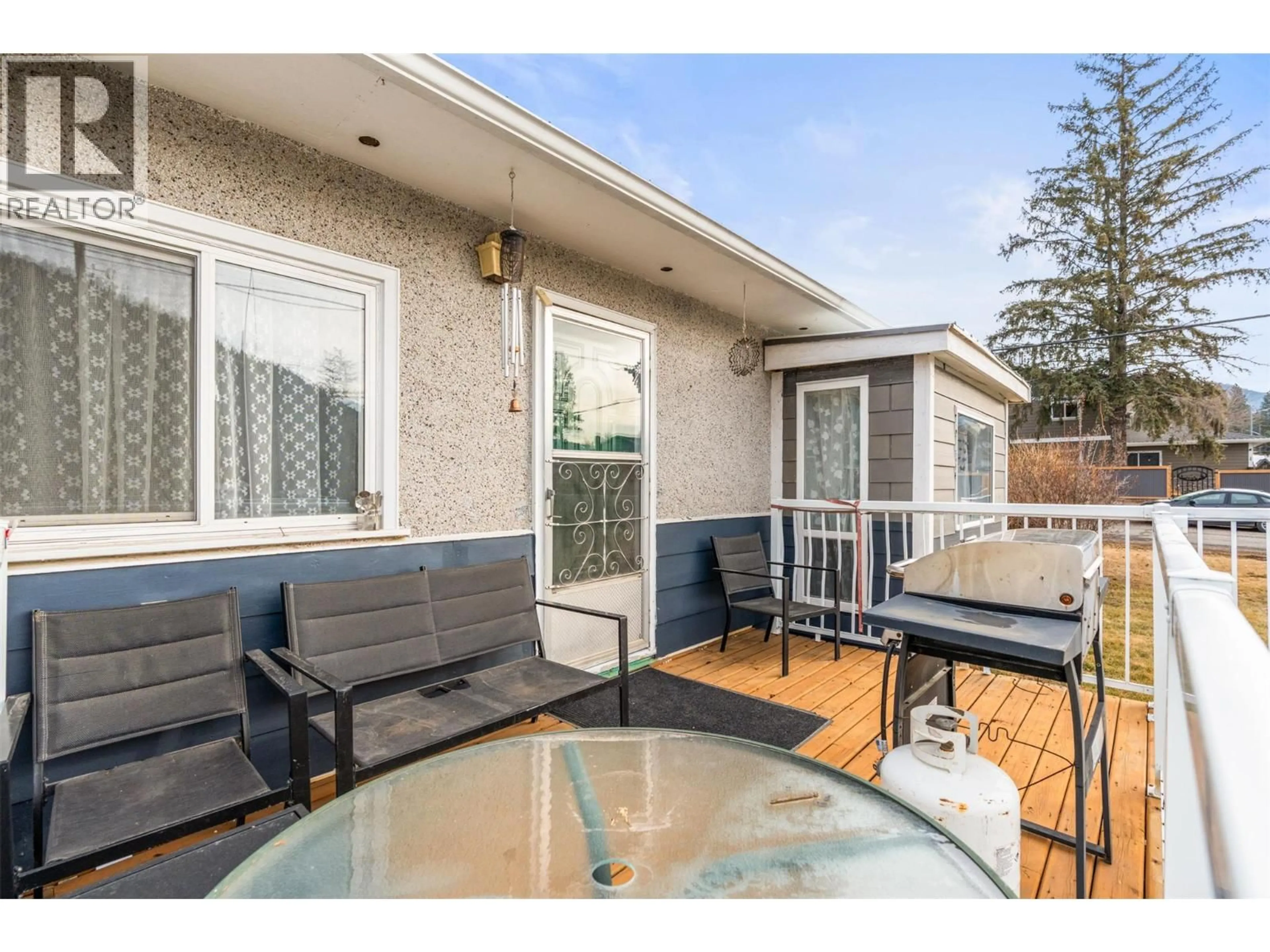 Patio, street for 5714 PONDEROSA ROAD, Falkland British Columbia V0E1W0