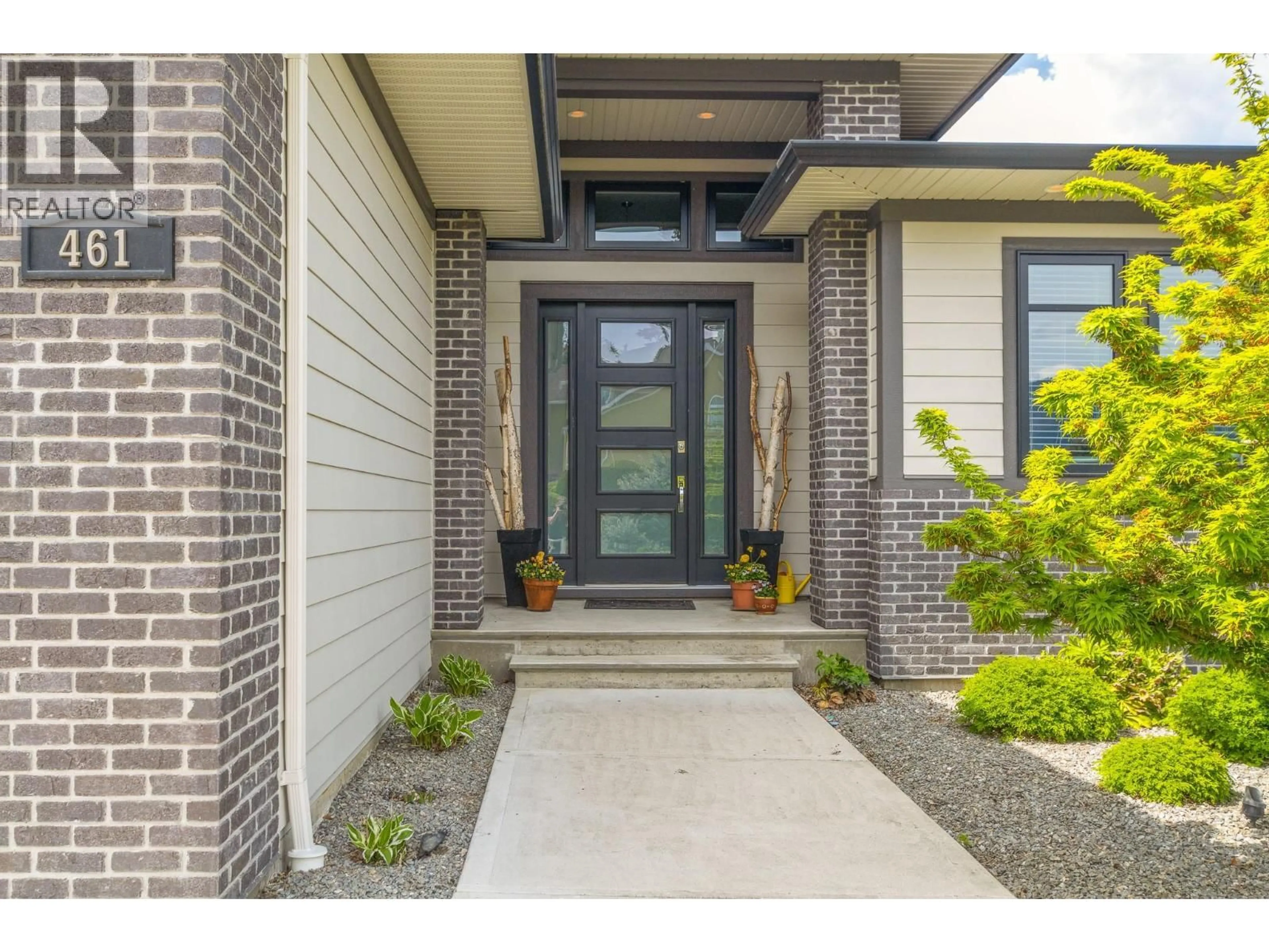 Indoor entryway for 461 21 STREET SOUTHEAST, Salmon Arm British Columbia V1E1K5
