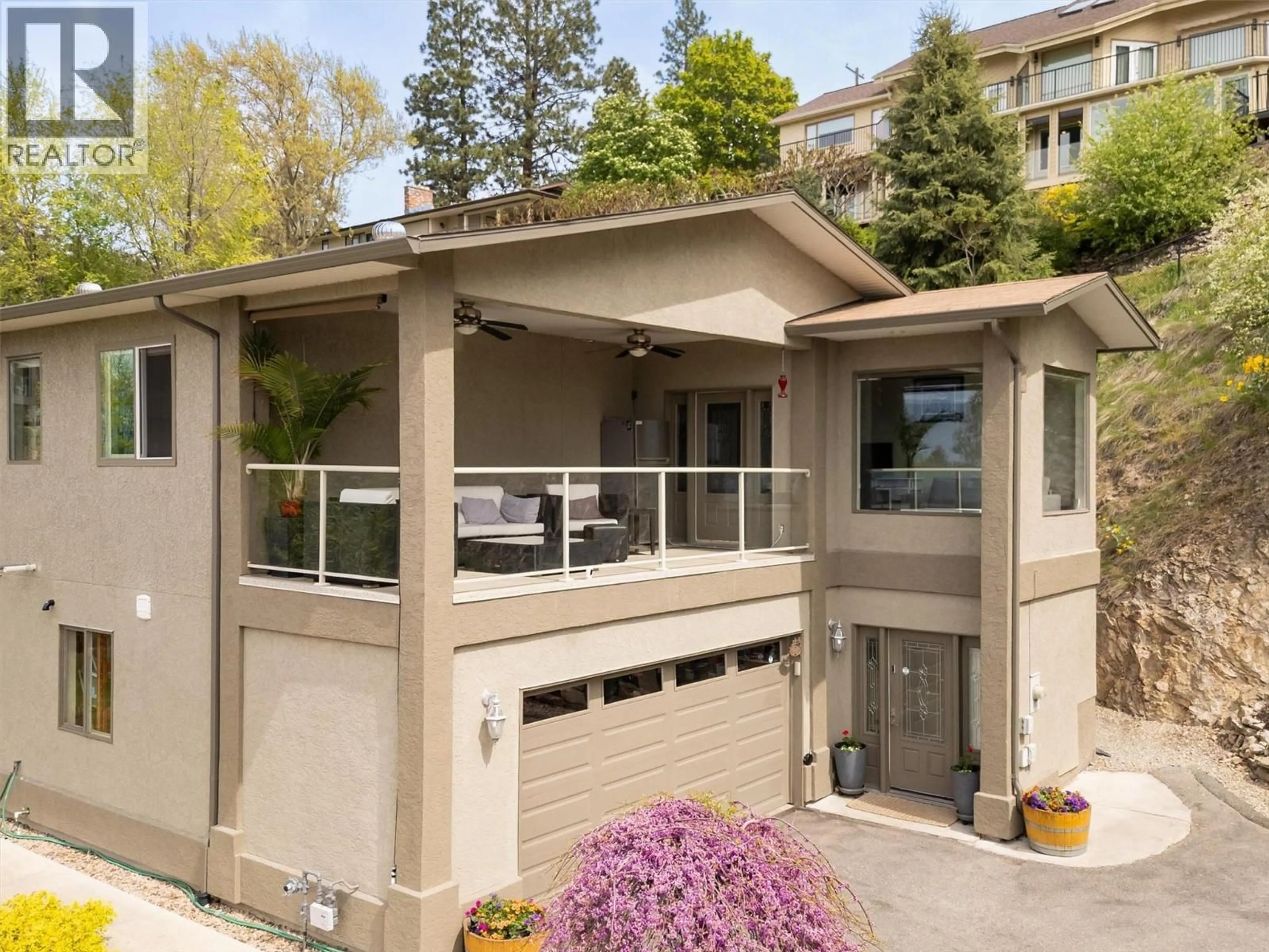 Home with vinyl exterior material, street for 1027 JAMES HOCKEY PLACE, Kelowna British Columbia V1X7L2