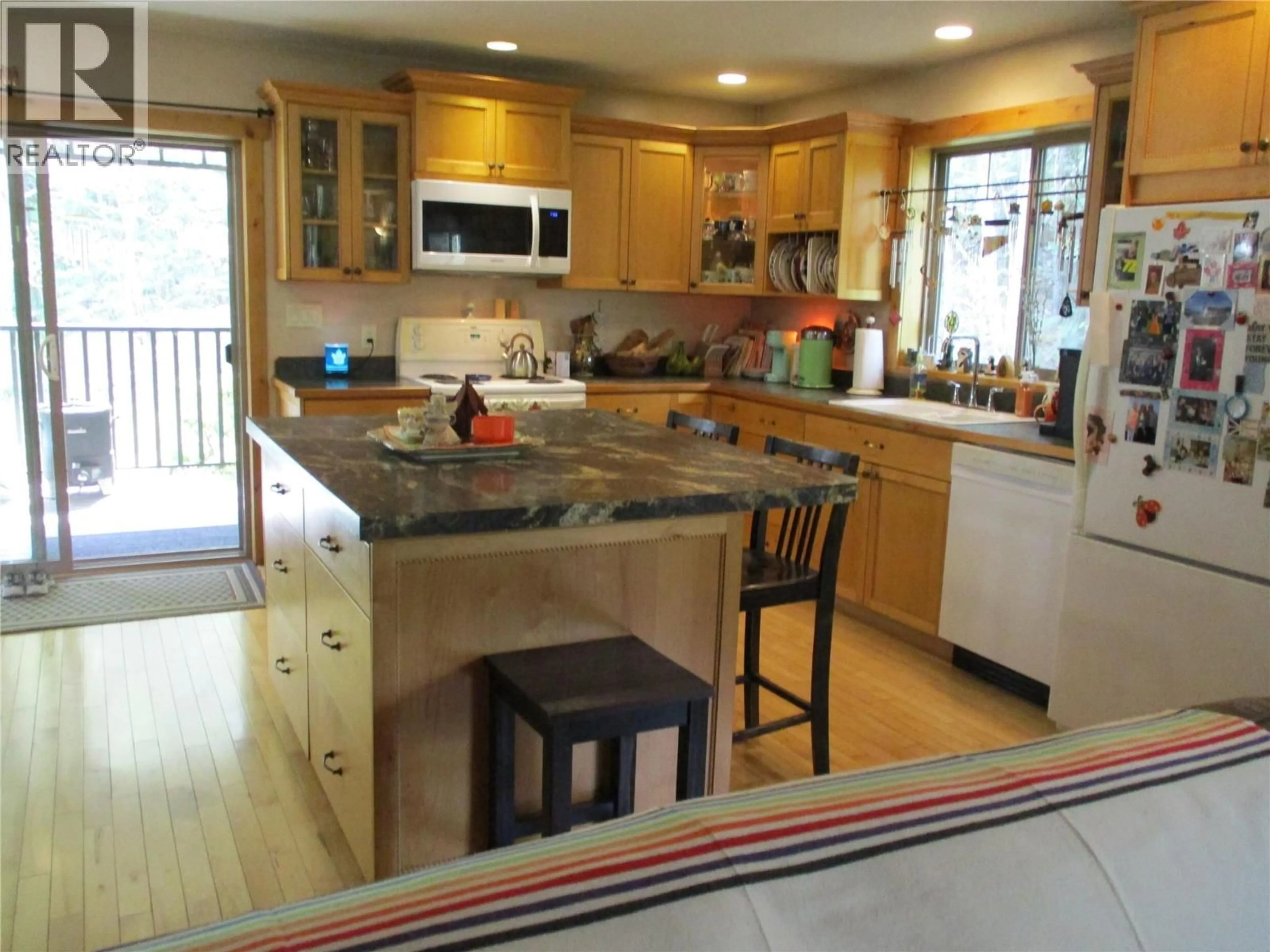 Open concept kitchen, unknown for 863 GARDOM LAKE ROAD, Enderby British Columbia V0E1V3