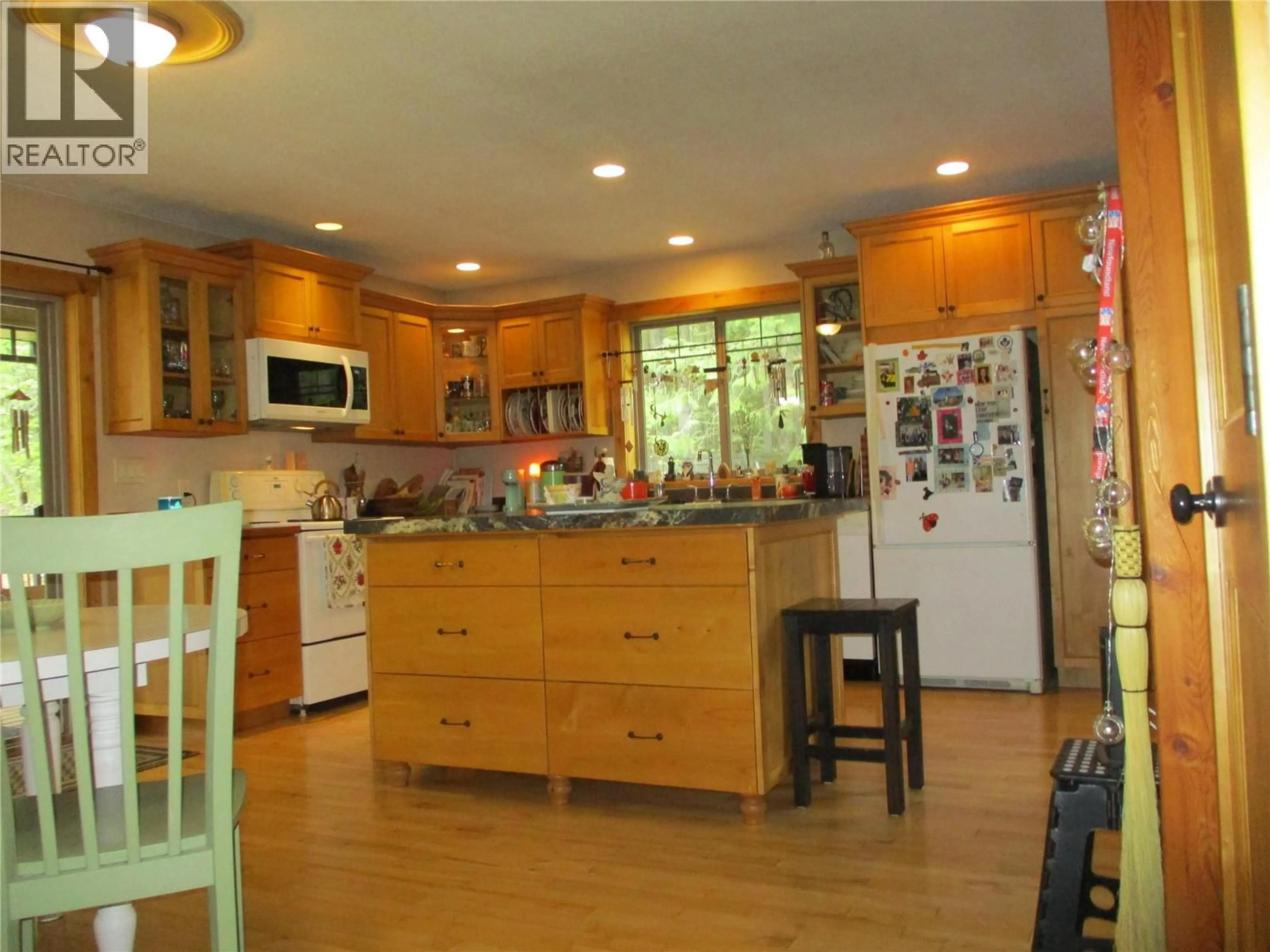 Open concept kitchen, wood/laminate floor for 863 GARDOM LAKE ROAD, Enderby British Columbia V0E1V3