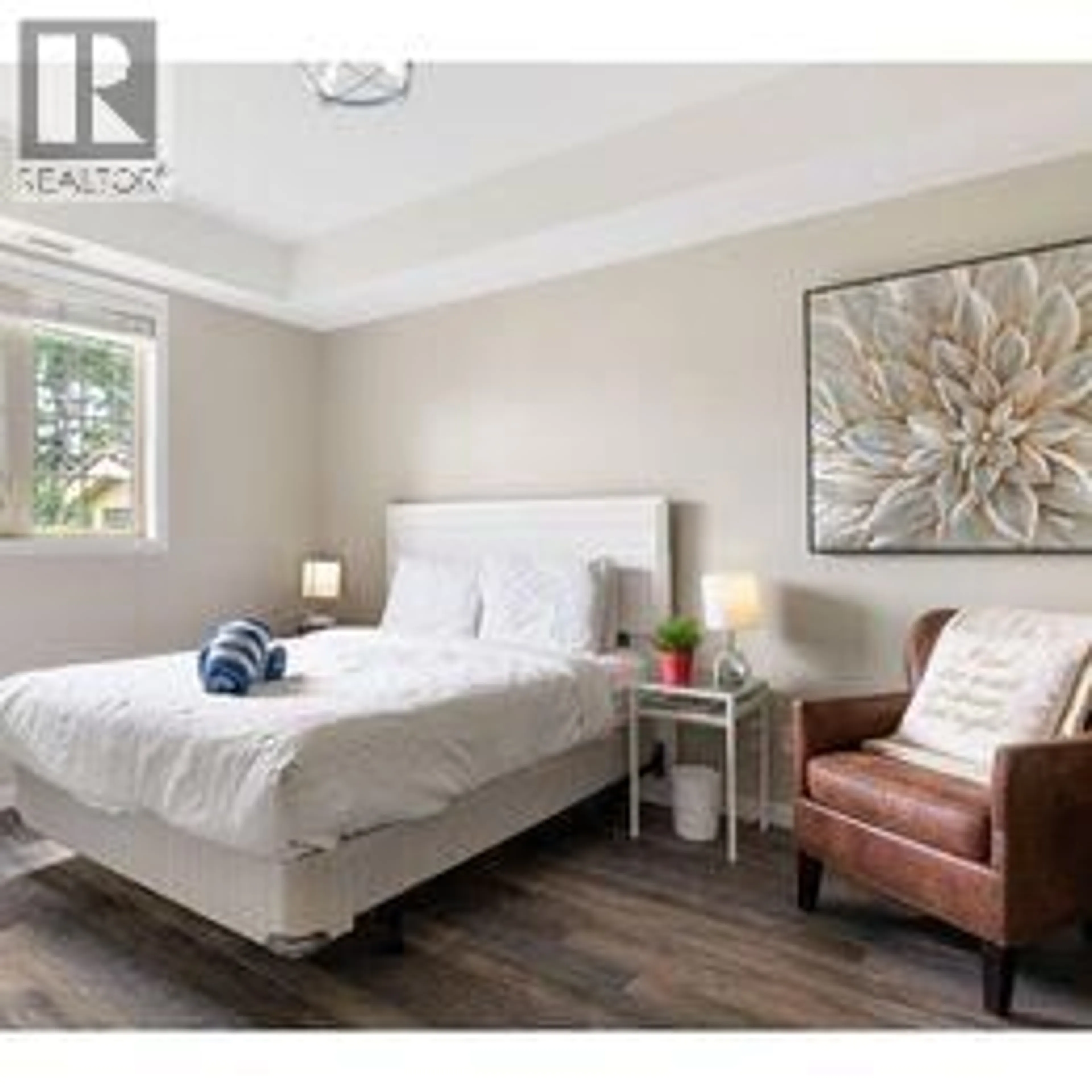 Bedroom with bed, wood/laminate floor for 1110 - 1875 COUNTRY CLUB DRIVE, Kelowna British Columbia V1V2W7