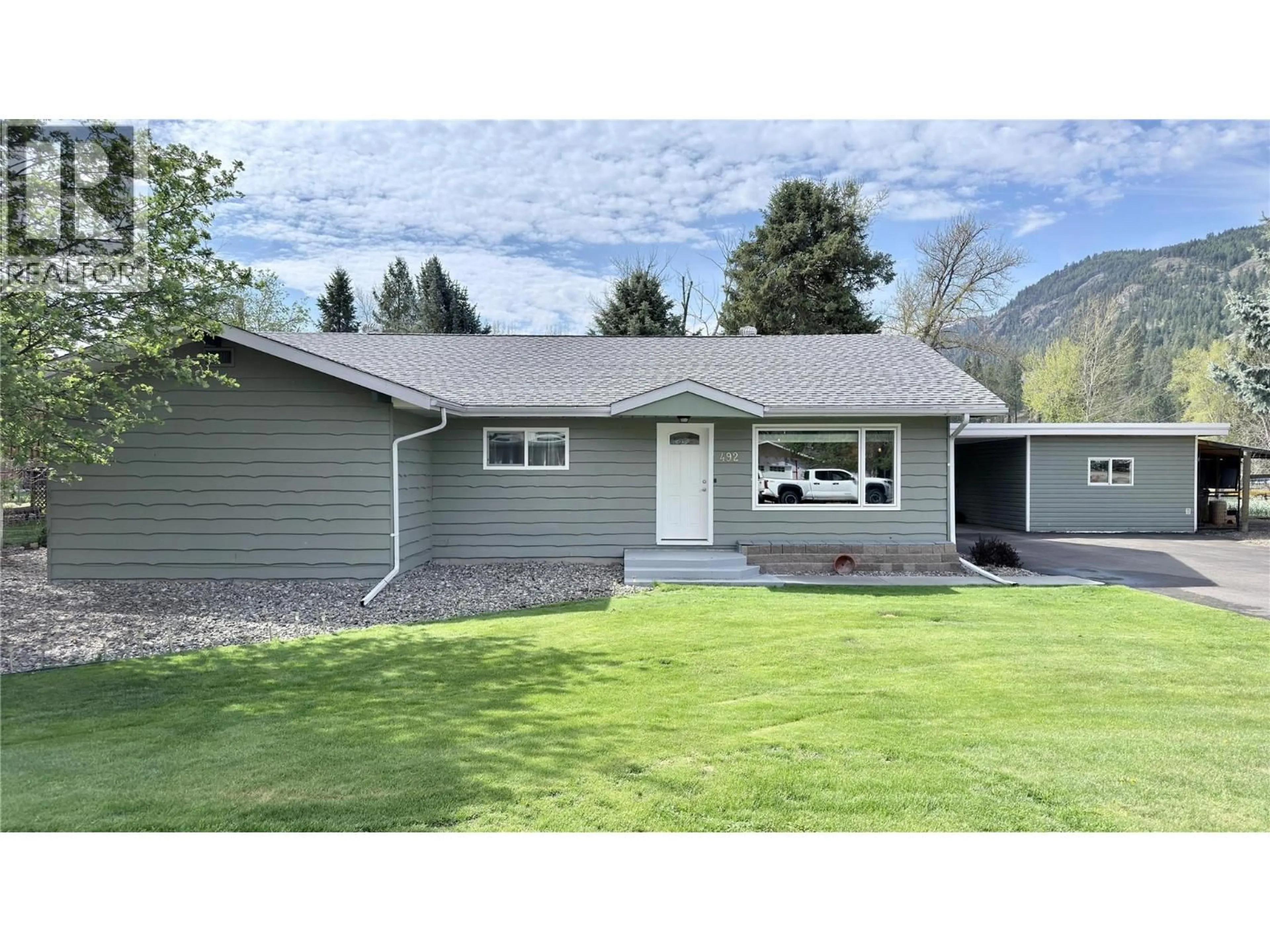 Home with vinyl exterior material, mountain view for 492 FOURTH AVENUE, Midway British Columbia V0H1M0