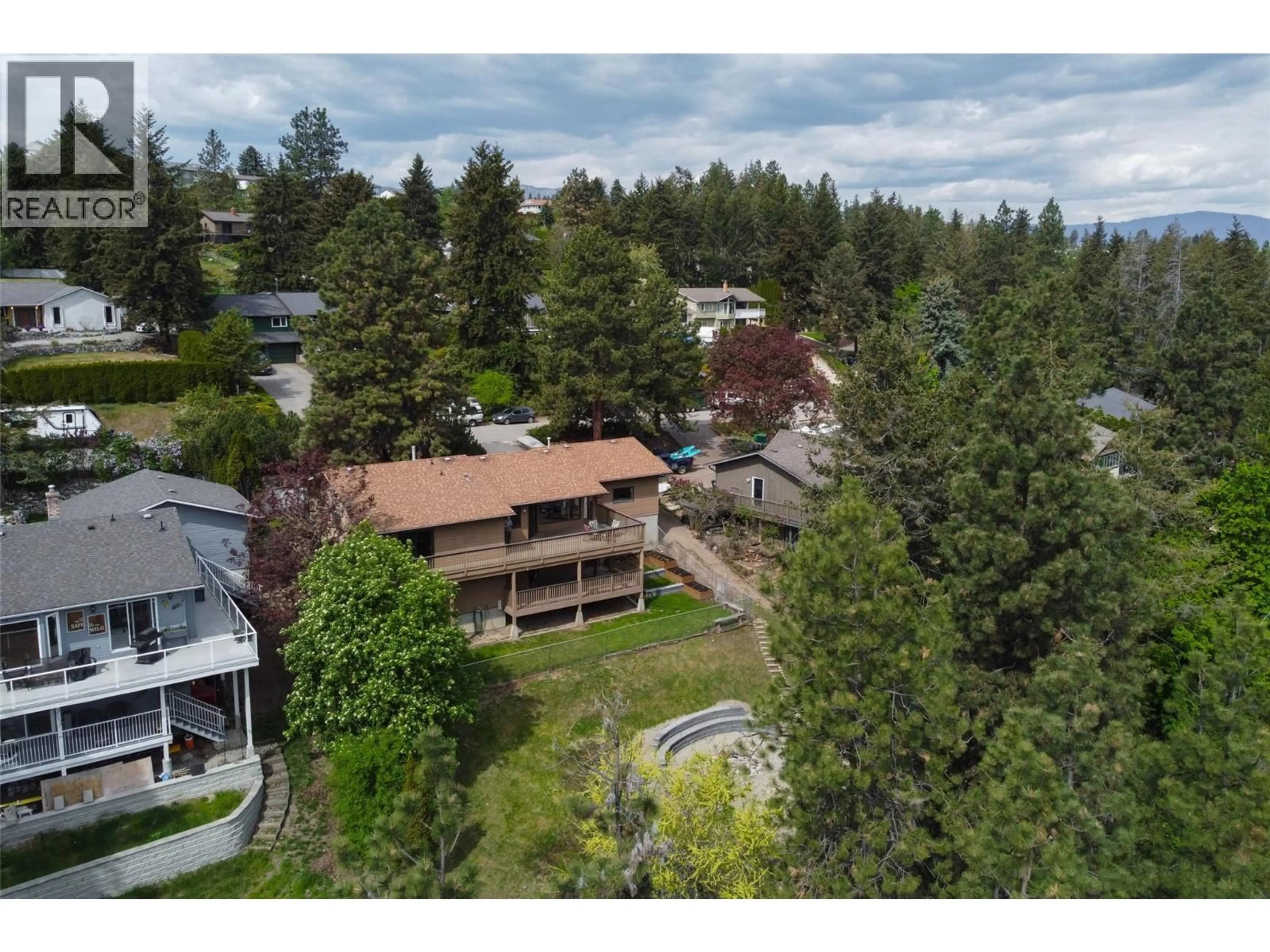 A pic from outside/outdoor area/front of a property/back of a property/a pic from drone, unknown for 11075 EVA ROAD, Lake Country British Columbia V4V1H4