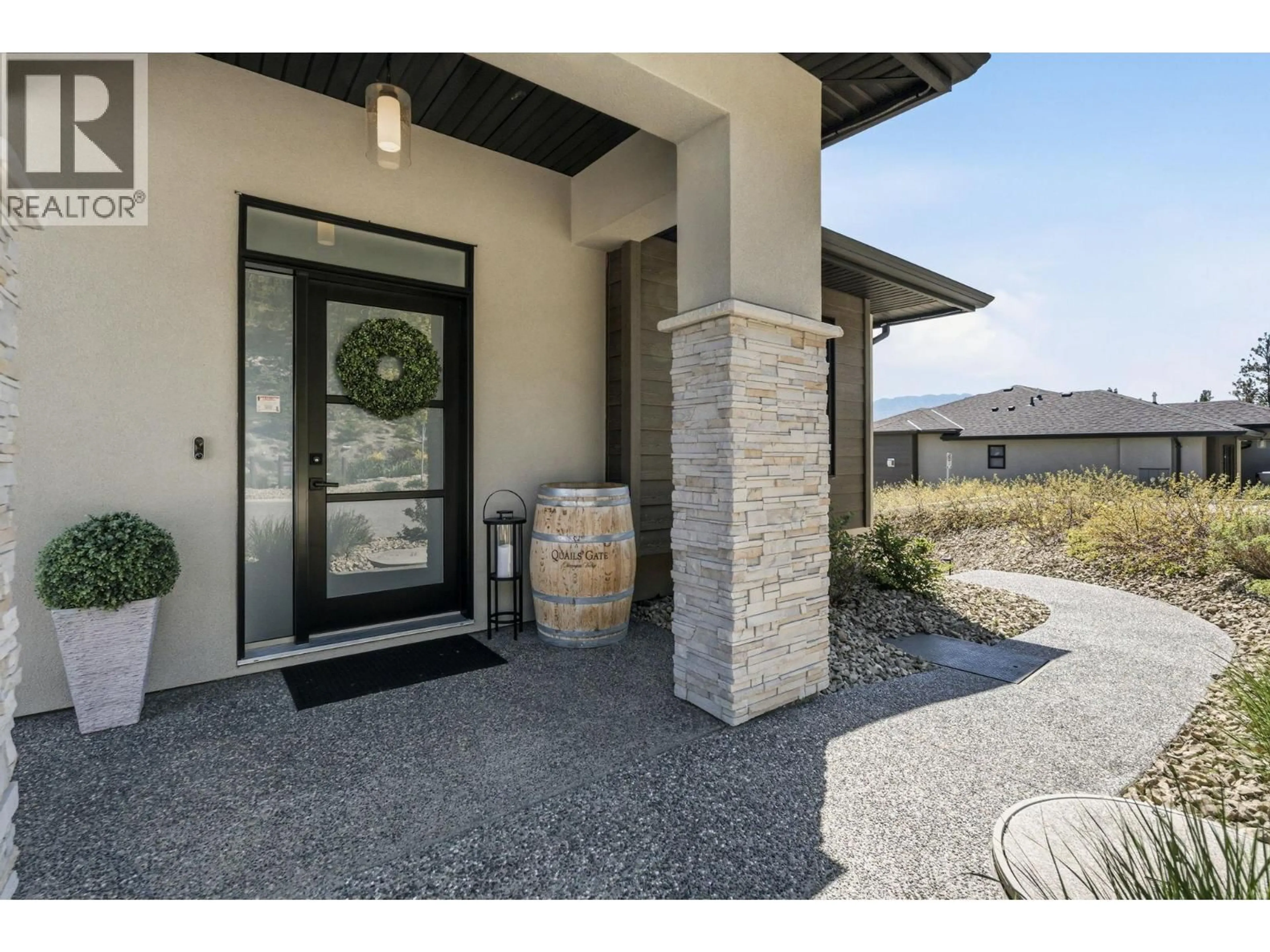Indoor entryway for 10 - 1600 GOLDENVIEW DRIVE, West Kelowna British Columbia V4T1Y7