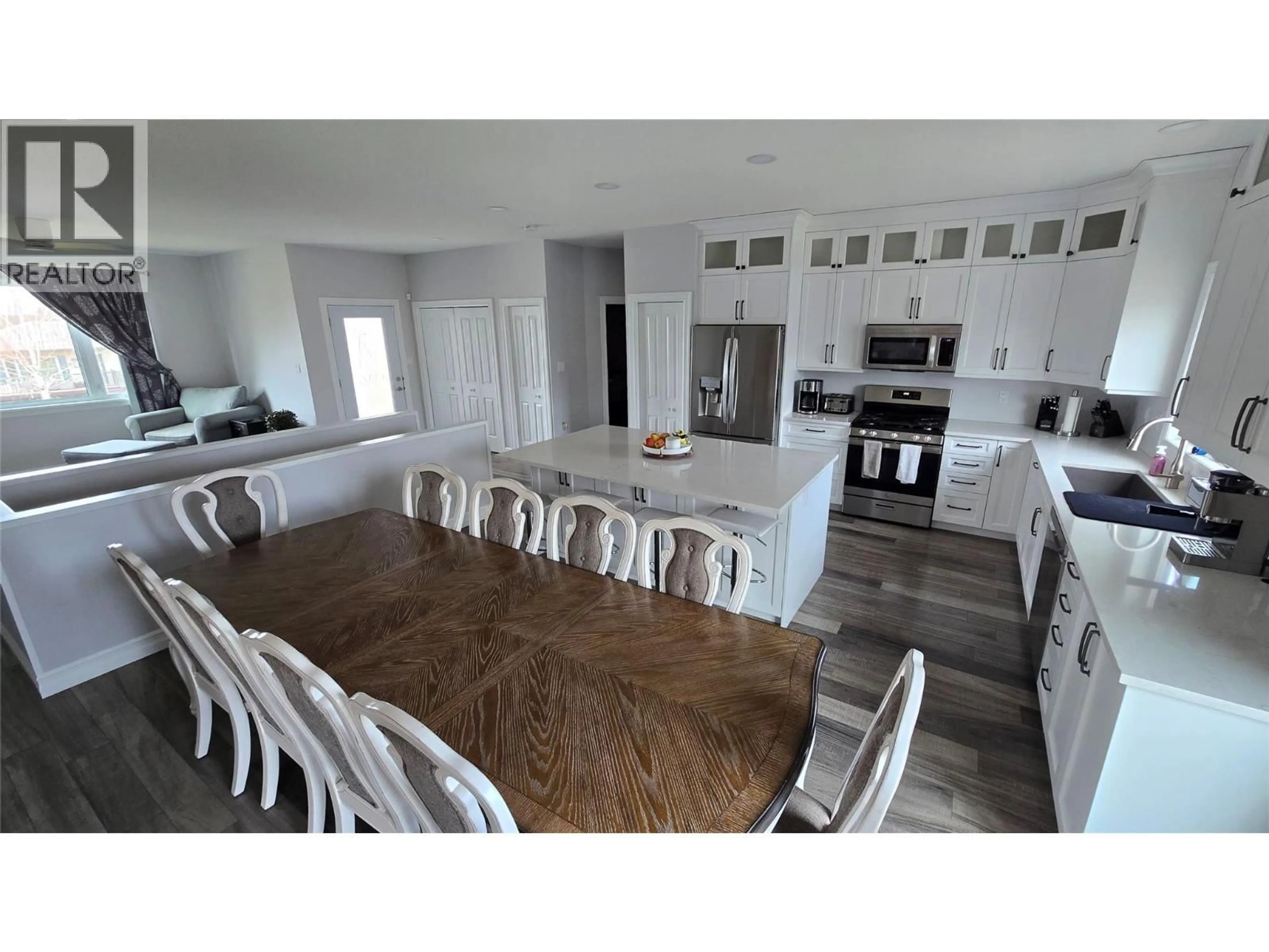 Open concept kitchen, ceramic/tile floor for 9108 8 STREET, Dawson Creek British Columbia V1G3N4
