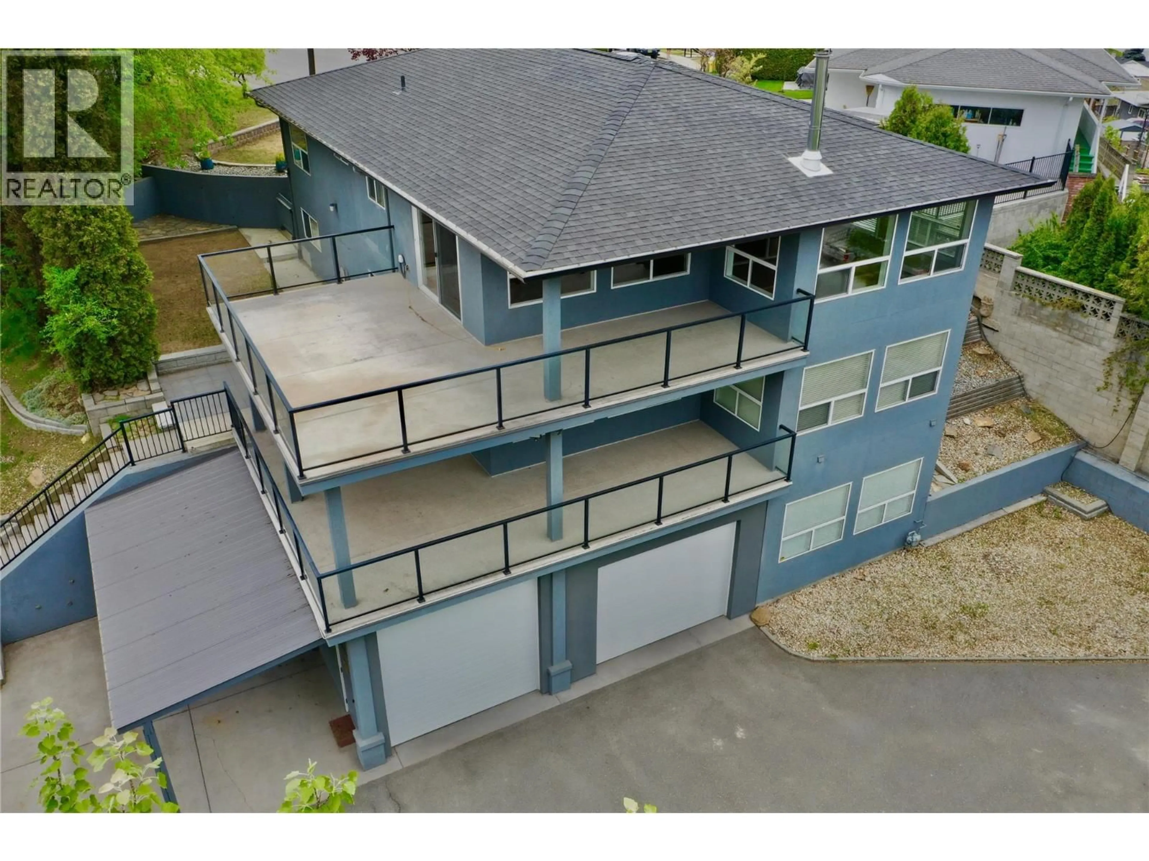 A pic from outside/outdoor area/front of a property/back of a property/a pic from drone, building for 1491 PINE CRESCENT, Kamloops British Columbia V2C2Z4