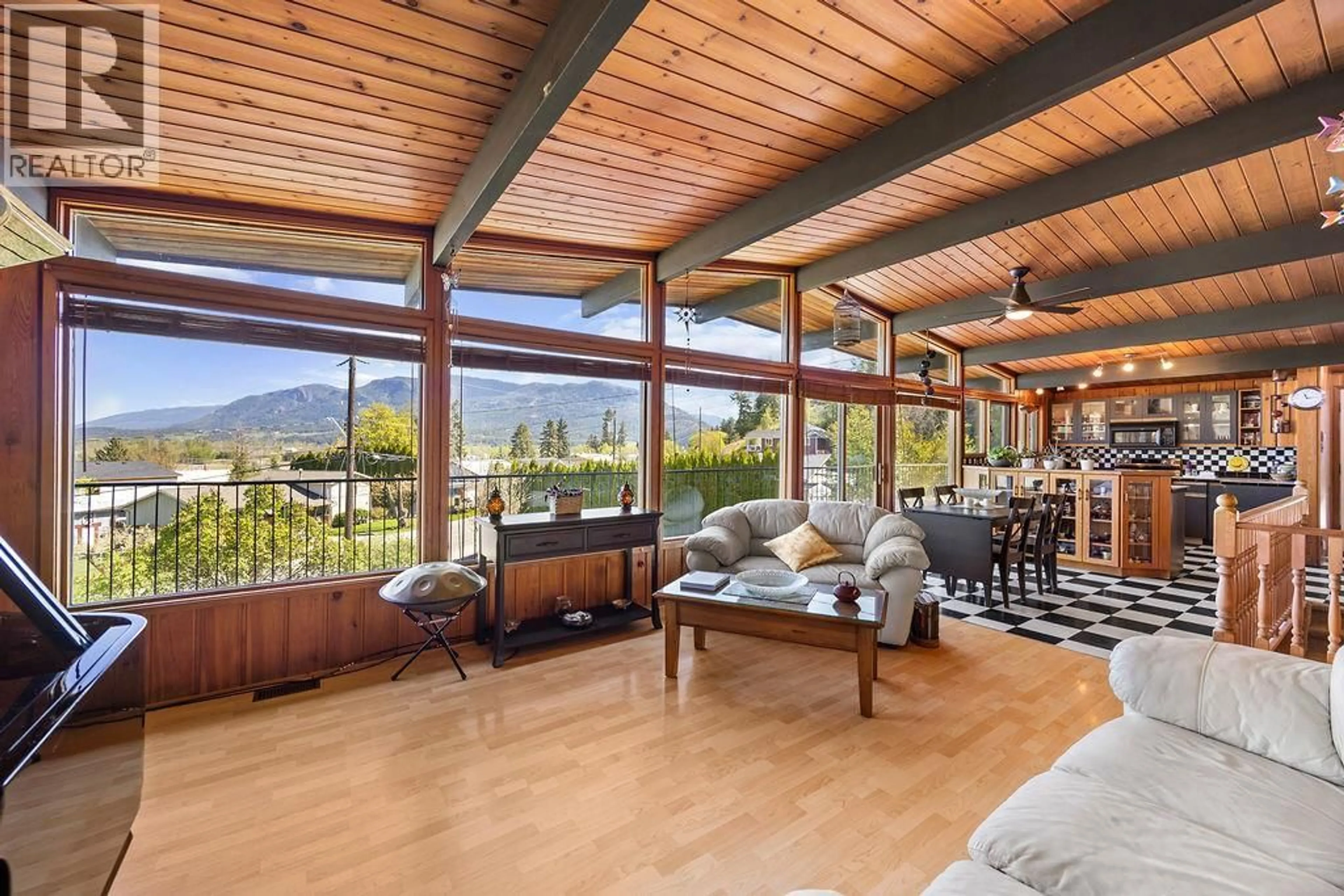Lobby for 188 CLIFFVIEW DRIVE, Enderby British Columbia V4Y4C1