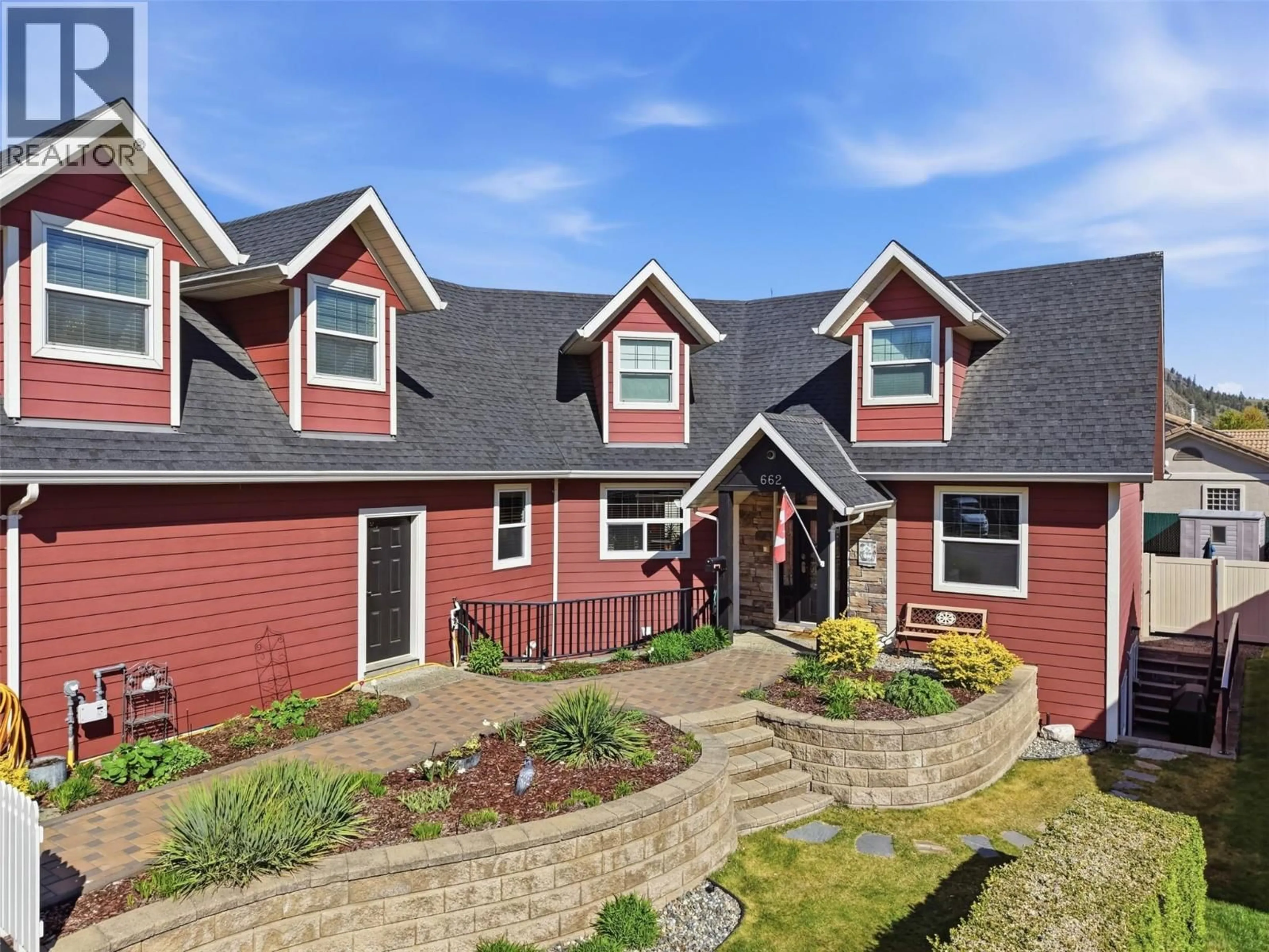 Home with vinyl exterior material, street for 662 HARRINGTON ROAD, Kamloops British Columbia V2B6T7