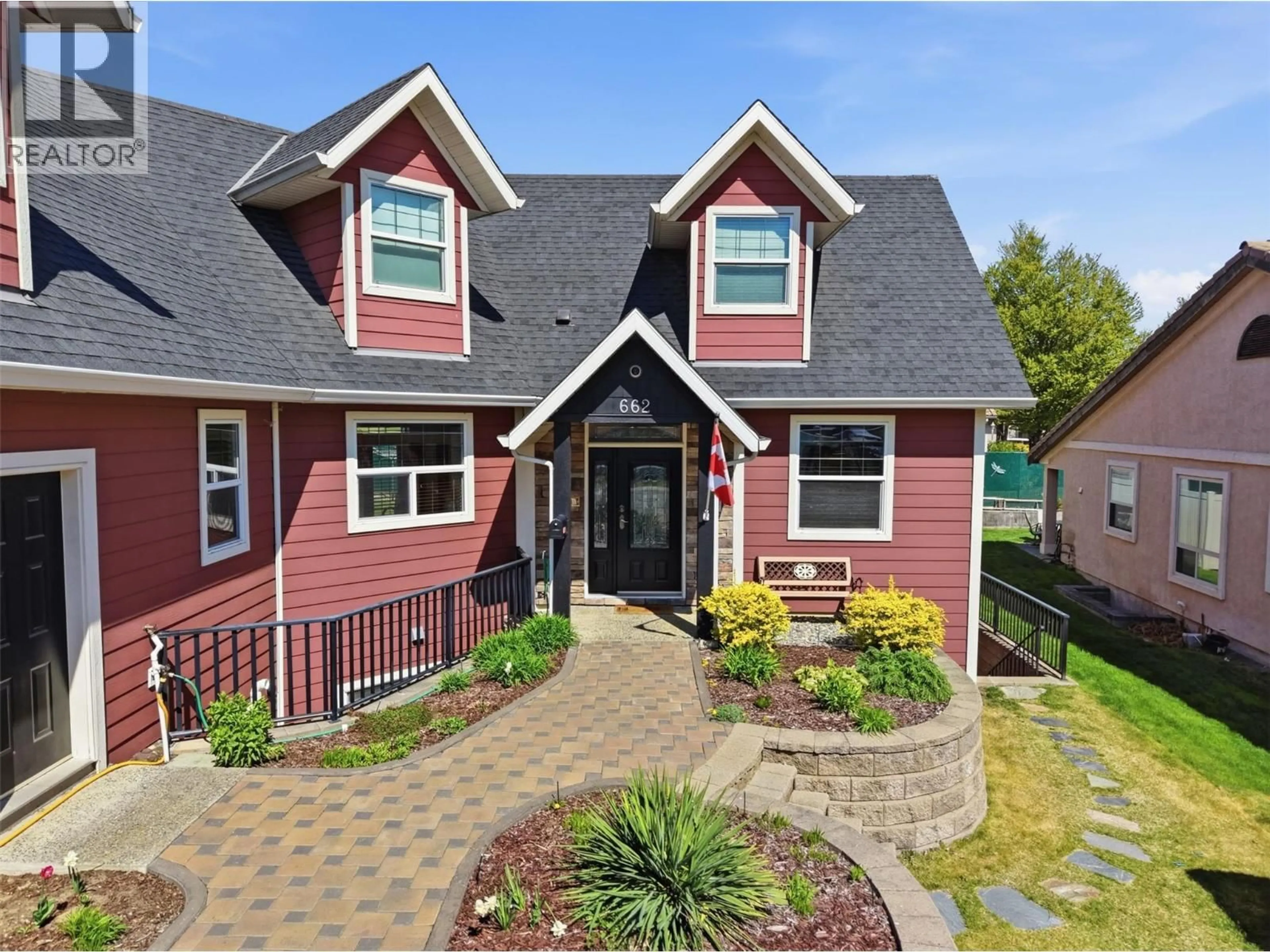 Home with vinyl exterior material, street for 662 HARRINGTON ROAD, Kamloops British Columbia V2B6T7