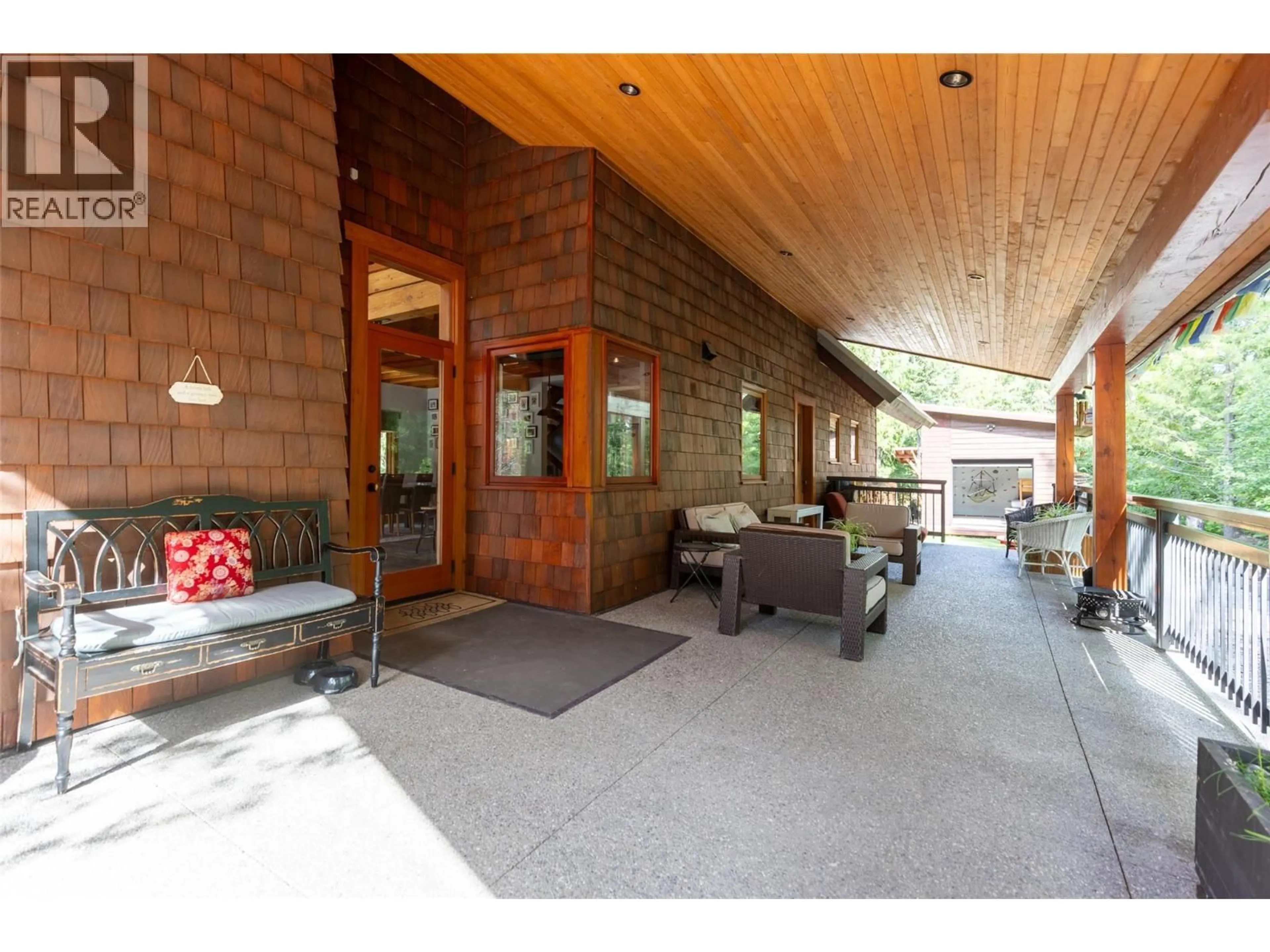 Indoor foyer for 20 ALPINE TRAILS CRESCENT, Fernie British Columbia V0B1M5